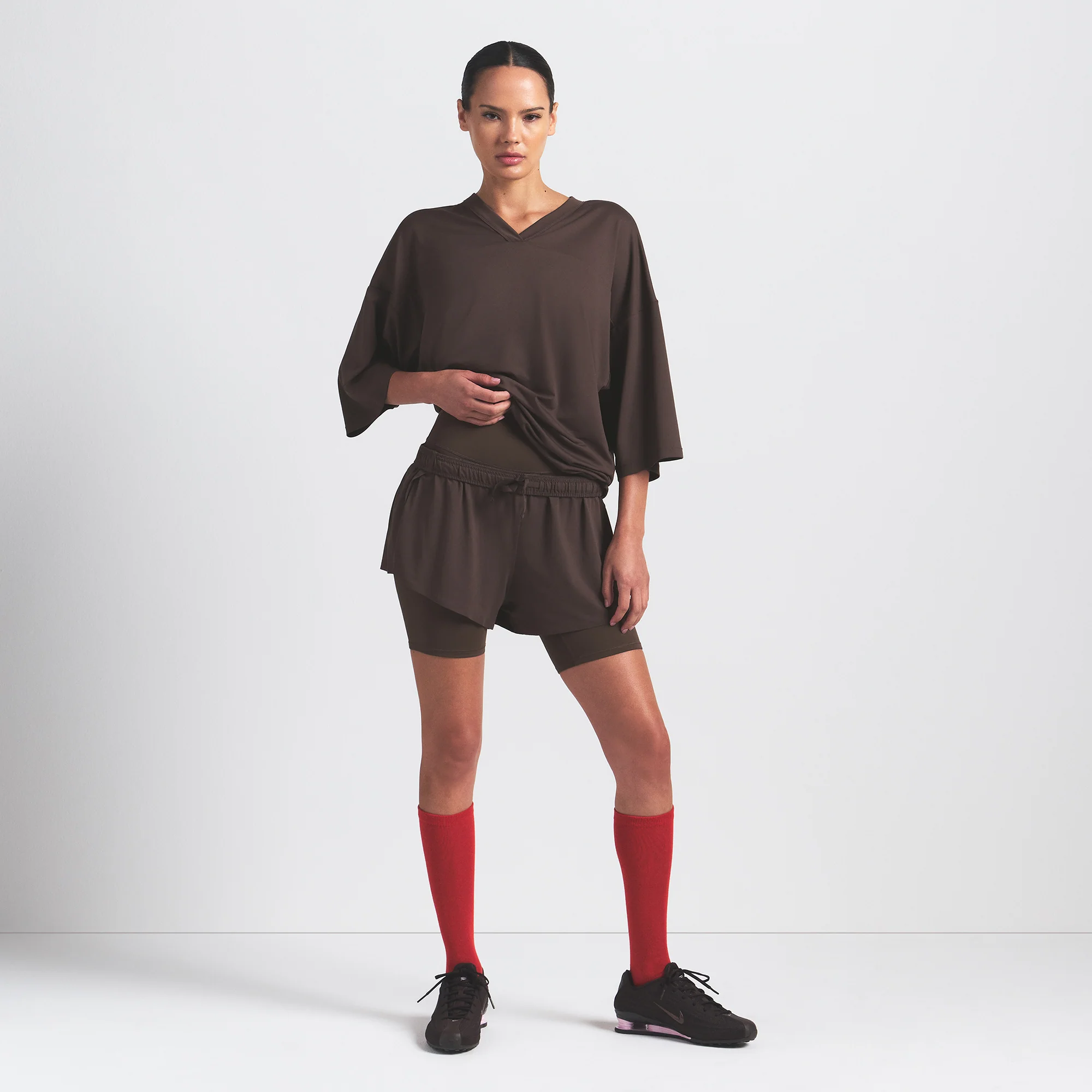 NikeSKIMS AIRY V-NECK OVERSIZED TOP | DARK SEPIA - Image 5