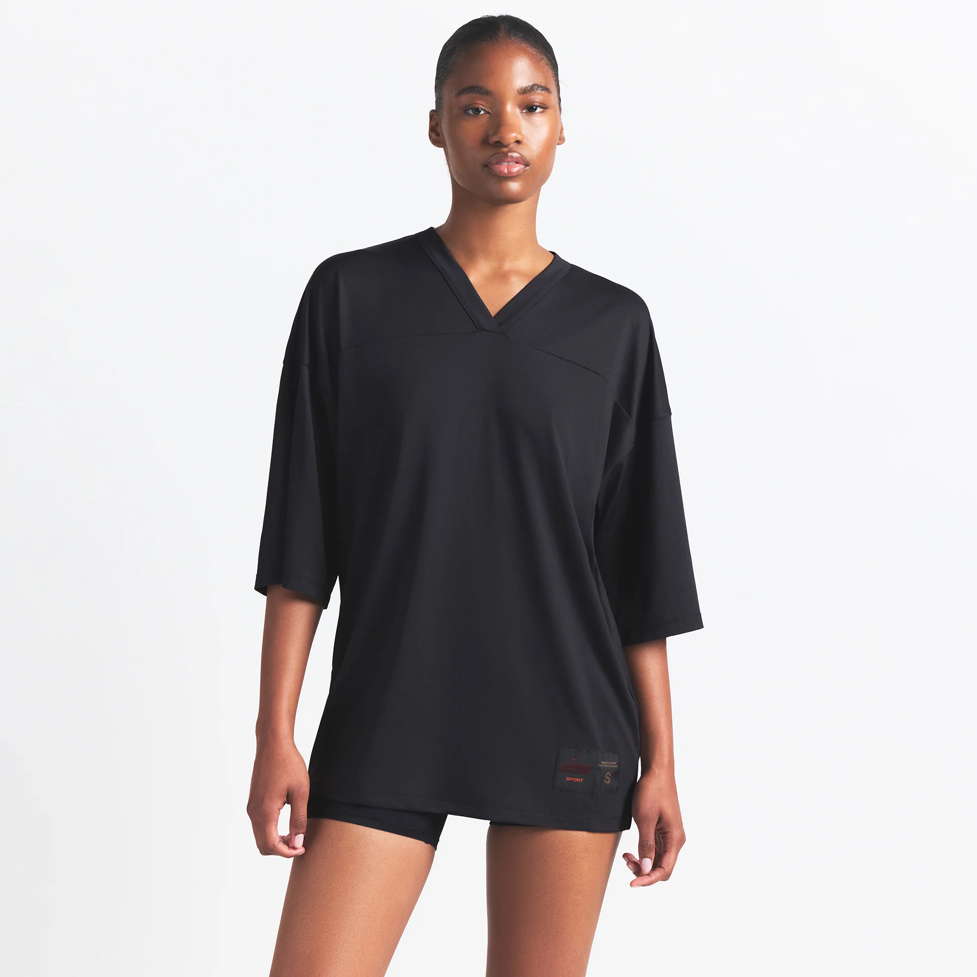 NikeSKIMS AIRY V-NECK OVERSIZED TOP | OBSIDIAN - Image 3