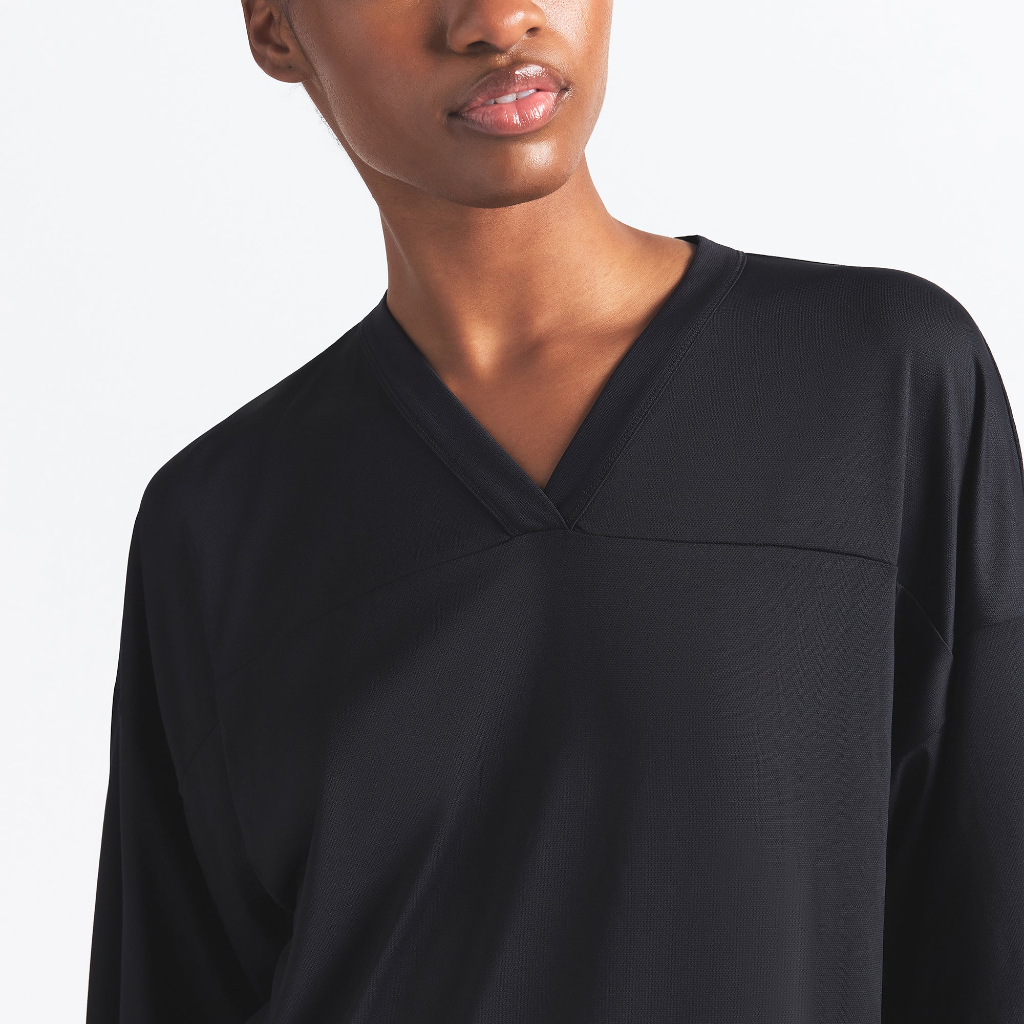 NikeSKIMS AIRY V-NECK OVERSIZED TOP | OBSIDIAN - Image 4