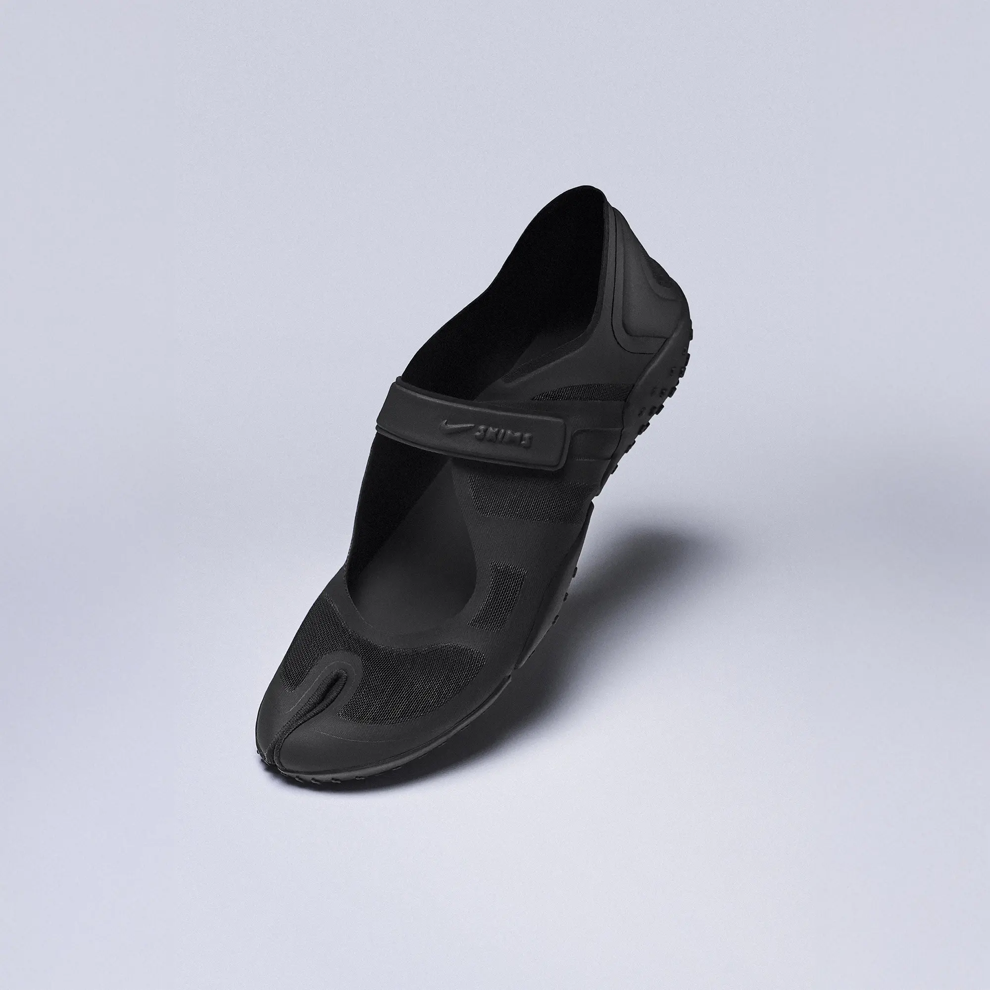 NikeSKIMS FOOTWEAR RIFT MESH | BLACK - Image 6