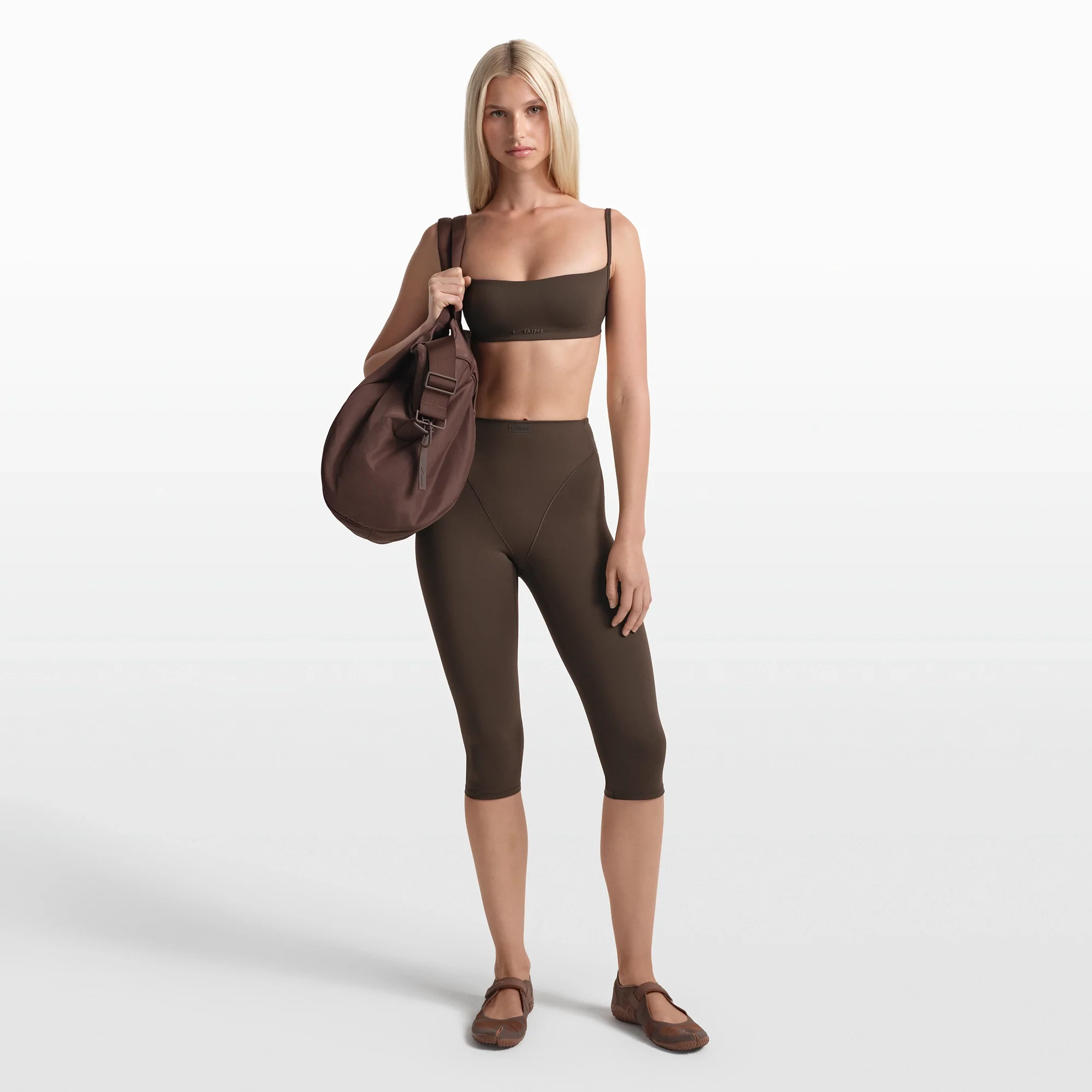 NikeSKIMS MATTE 17" V-LINE CROP LEGGING | DARK SEPIA - Image 2