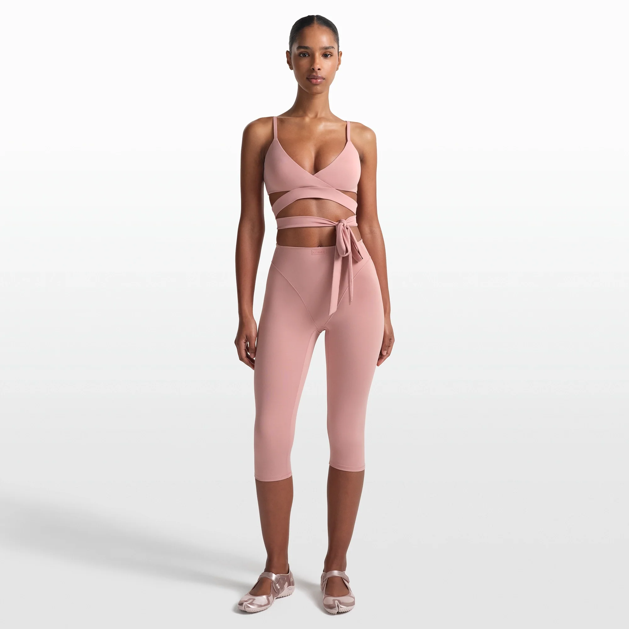 NikeSKIMS MATTE 17" V-LINE CROP LEGGING | HIMALAYAN - Image 2