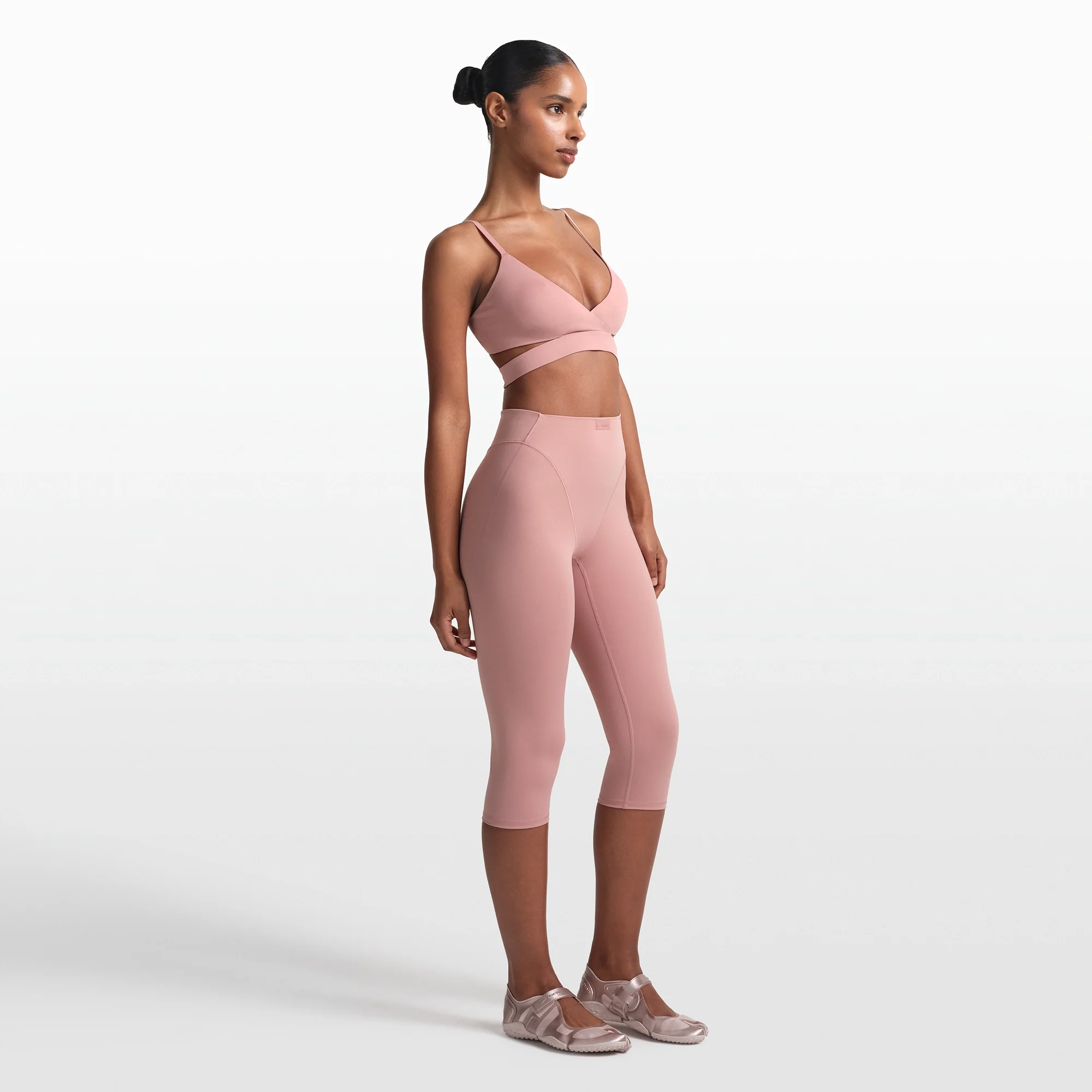 NikeSKIMS MATTE 17" V-LINE CROP LEGGING | HIMALAYAN - Image 3