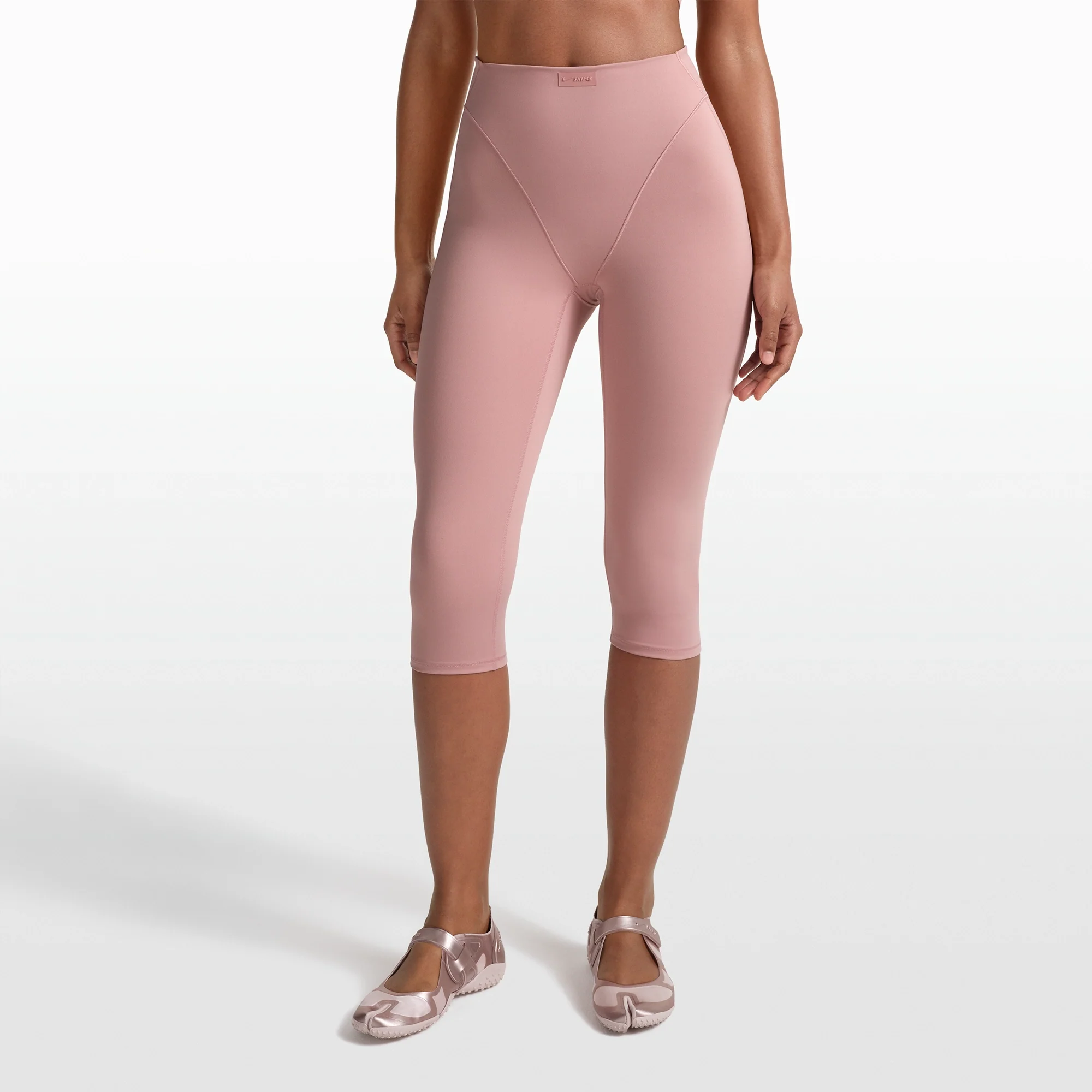 NikeSKIMS MATTE 17" V-LINE CROP LEGGING | HIMALAYAN - Image 5