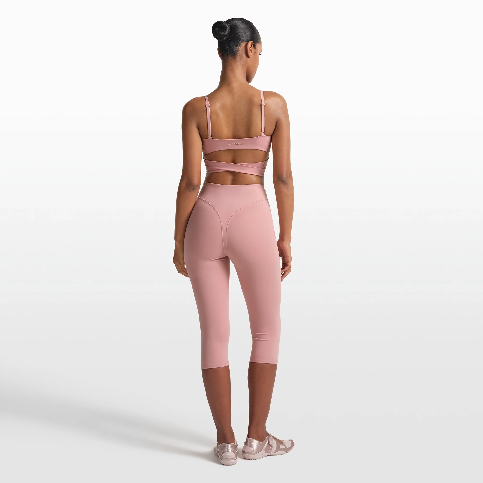 NikeSKIMS MATTE 17" V-LINE CROP LEGGING | HIMALAYAN - Image 7