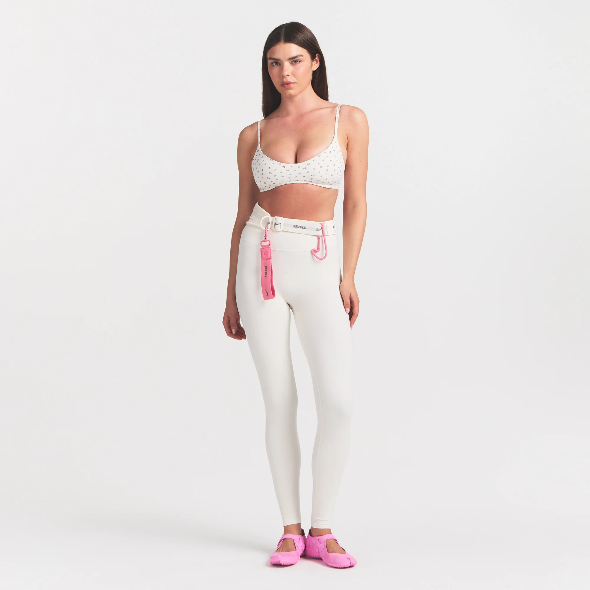 NikeSKIMS MATTE 26" LEGGING | IVORY - Image 2