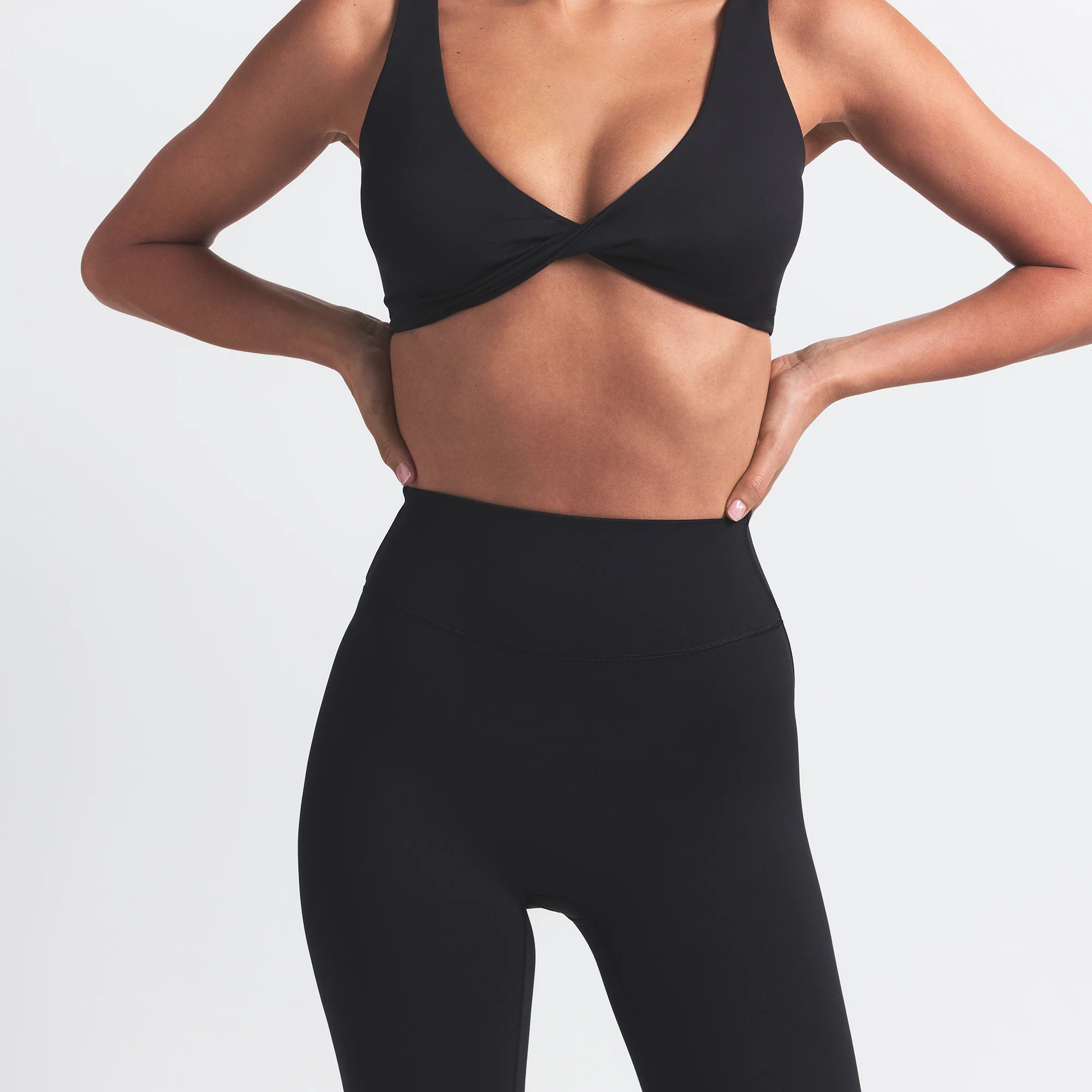 NikeSKIMS MATTE 26" LEGGING | OBSIDIAN - Image 3