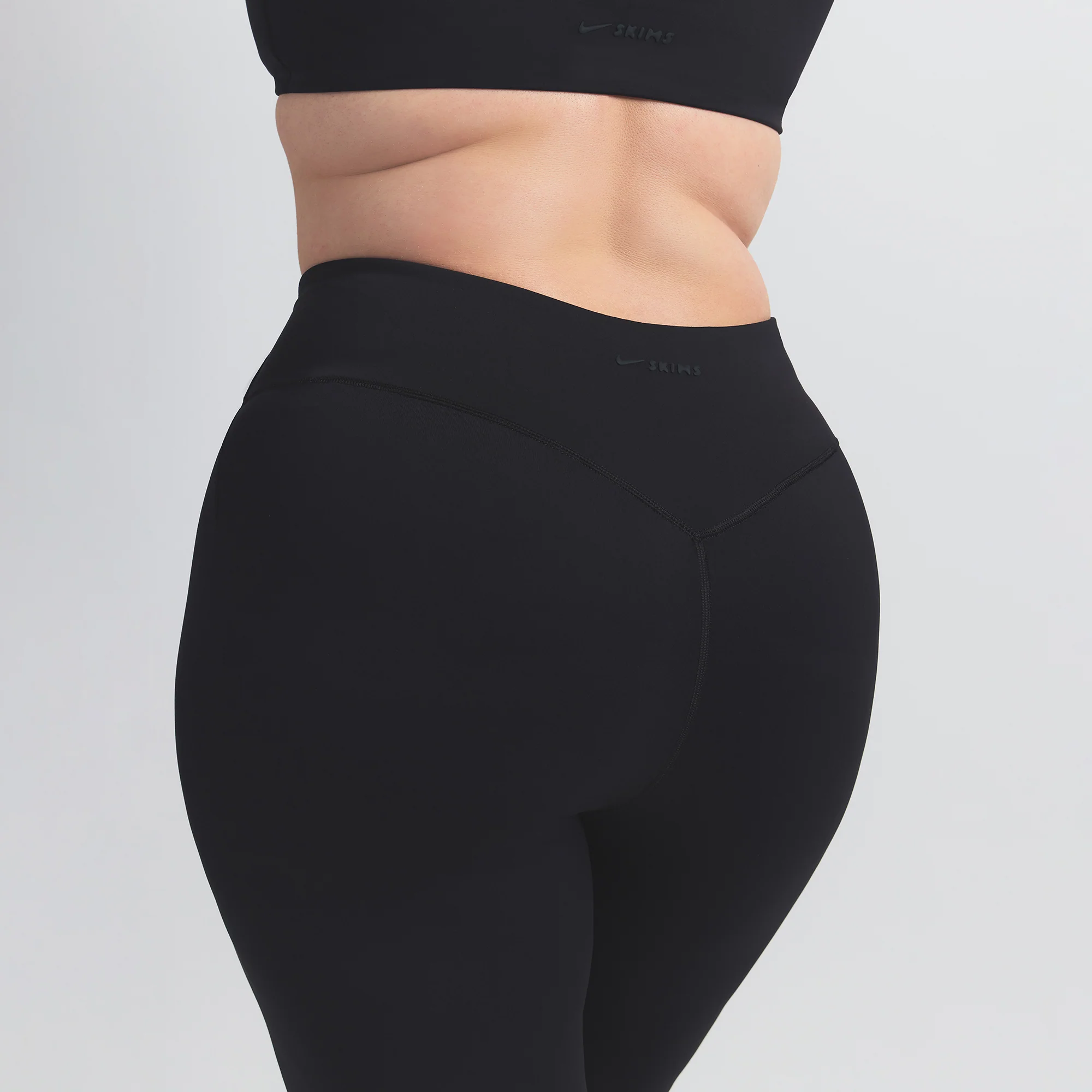 NikeSKIMS MATTE 26" LEGGING | OBSIDIAN - Image 7