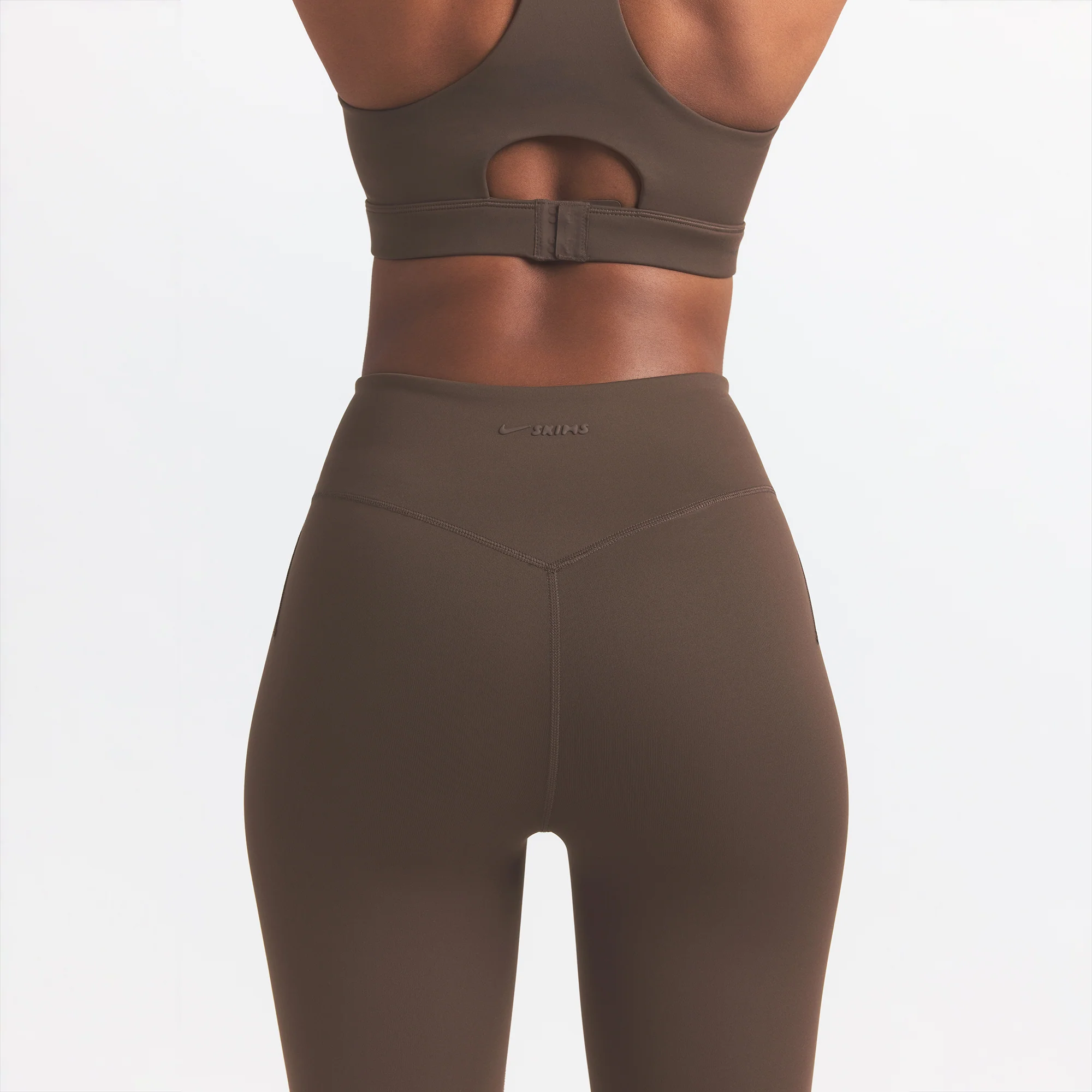 NikeSKIMS MATTE 29" LEGGING | DARK SEPIA - Image 3