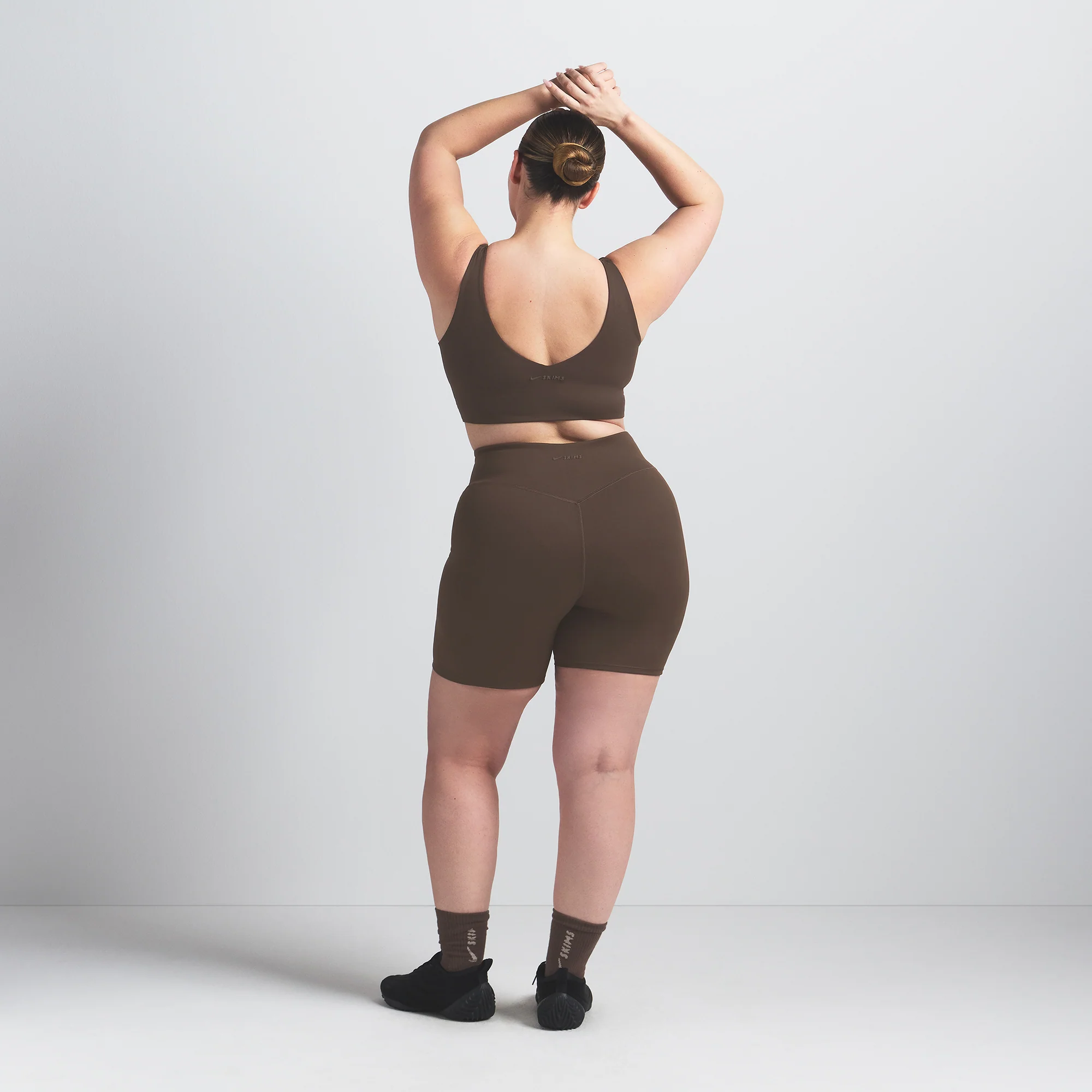 NikeSKIMS MATTE 5" BIKER SHORT | DARK SEPIA - Image 7