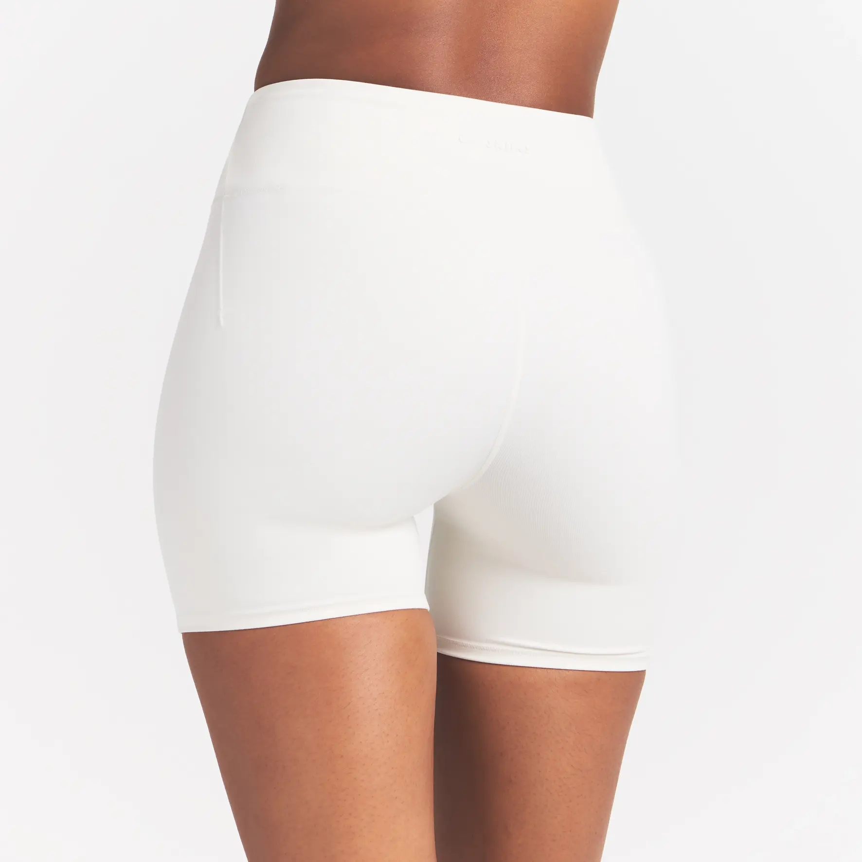NikeSKIMS MATTE 5" BIKER SHORT | IVORY - Image 4