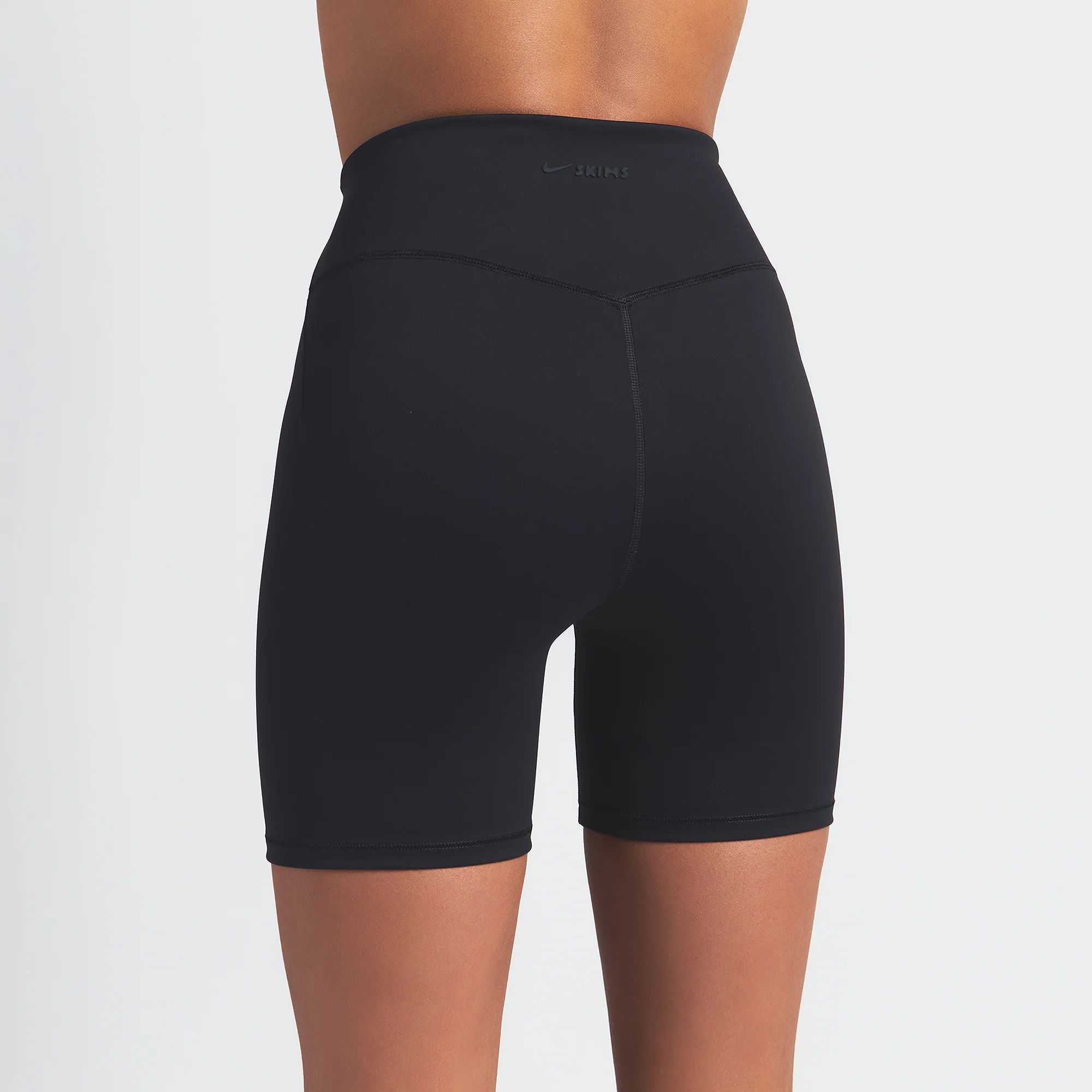 NikeSKIMS MATTE 5" BIKER SHORT | OBSIDIAN - Image 4