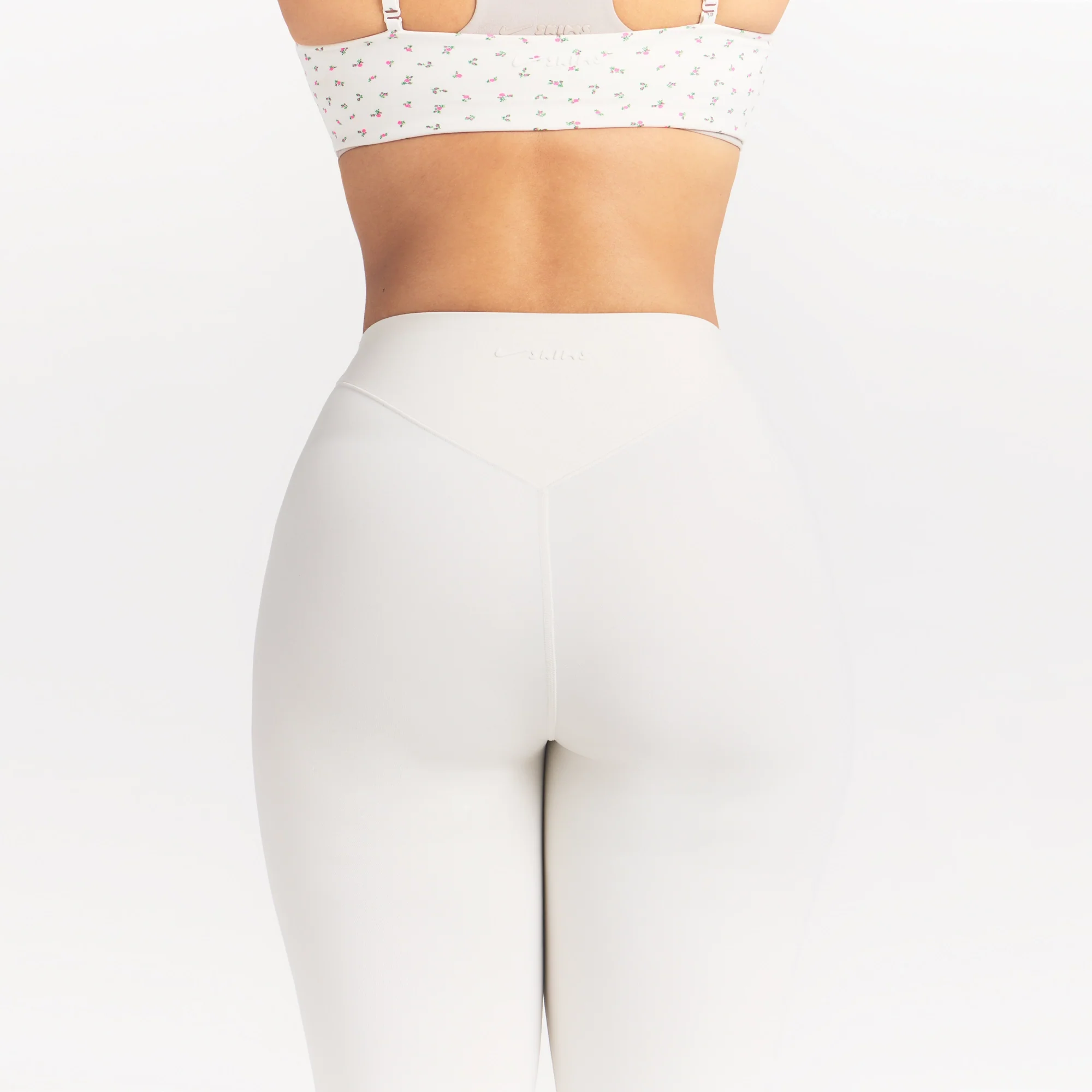 NikeSKIMS MATTE CORSET 26" LEGGING | IVORY - Image 5