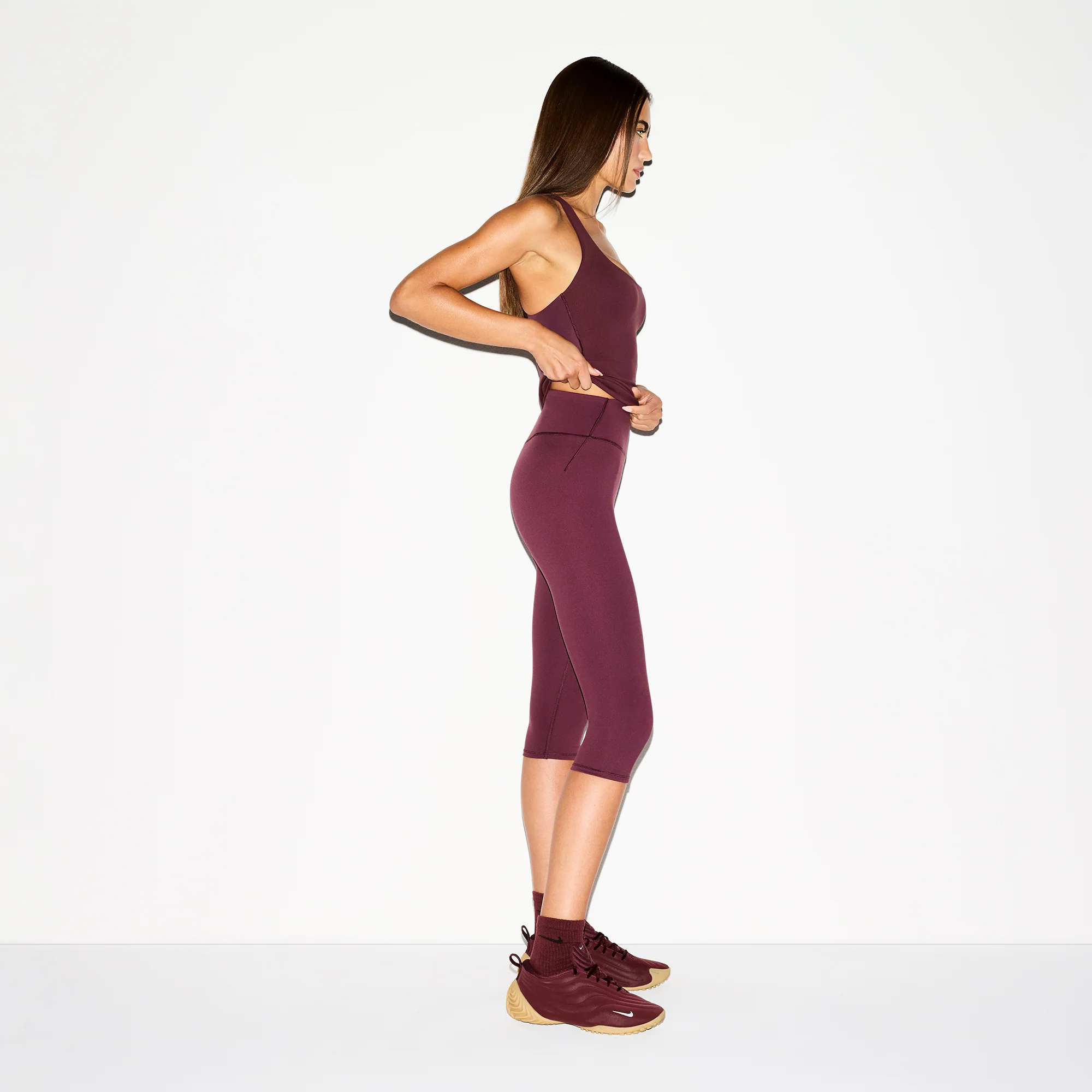 NikeSKIMS MATTE CROP 17" LEGGING | CURRANT - Image 4