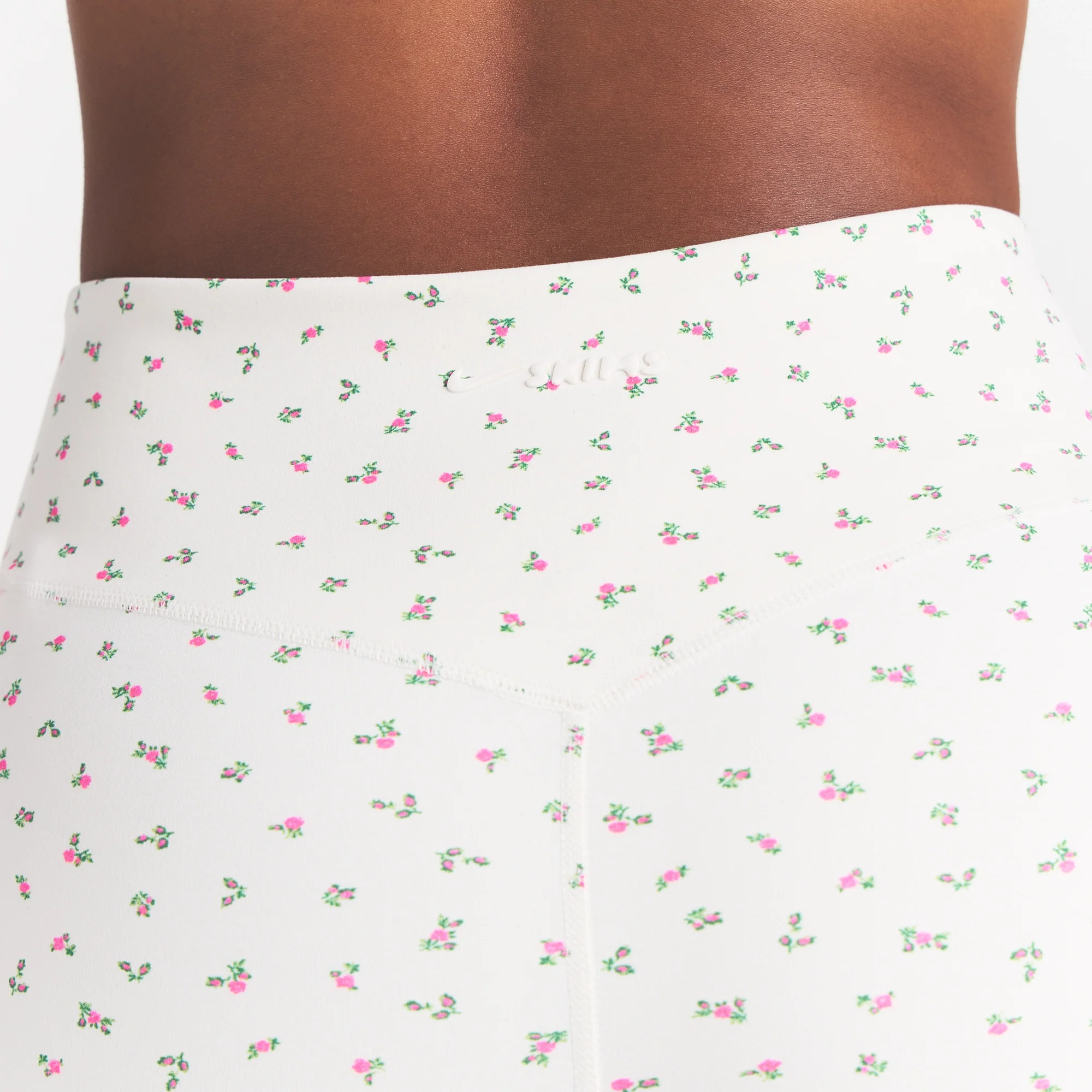 NikeSKIMS MATTE CROP 17" LEGGING | DITSY FLORAL PRINT - Image 4
