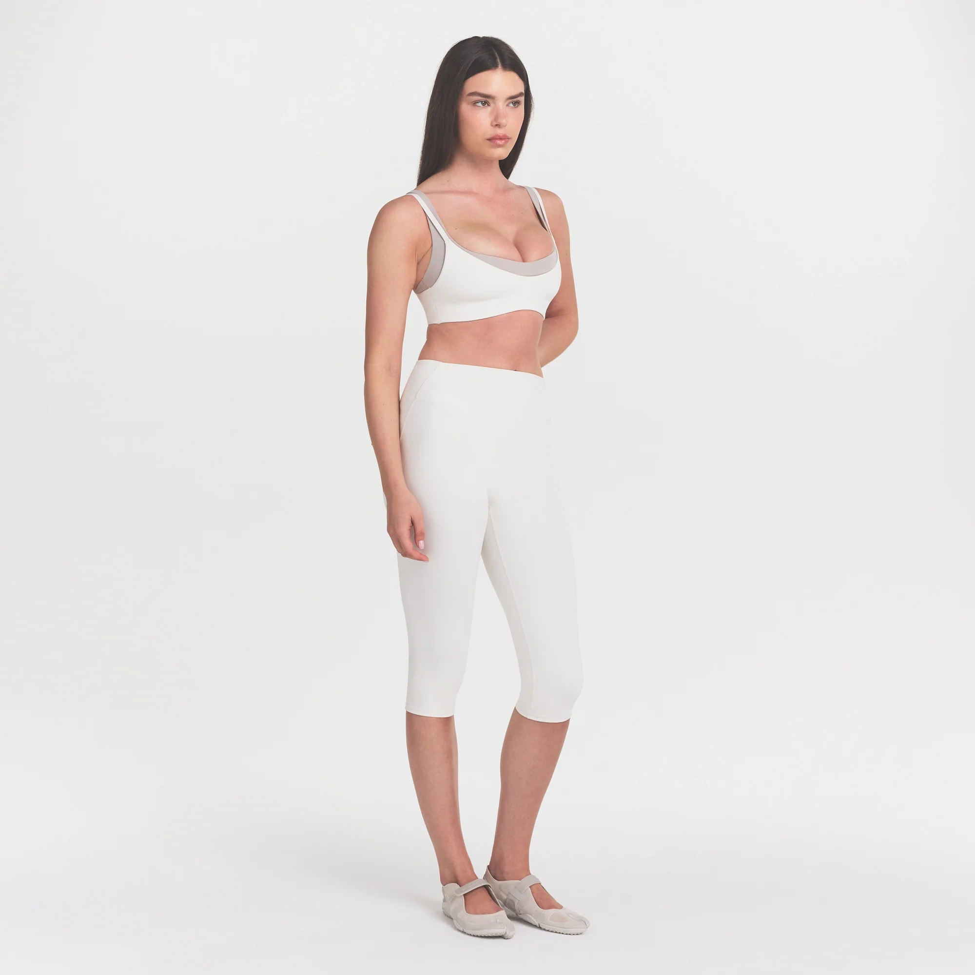 NikeSKIMS MATTE CROP 17" LEGGING | IVORY - Image 3