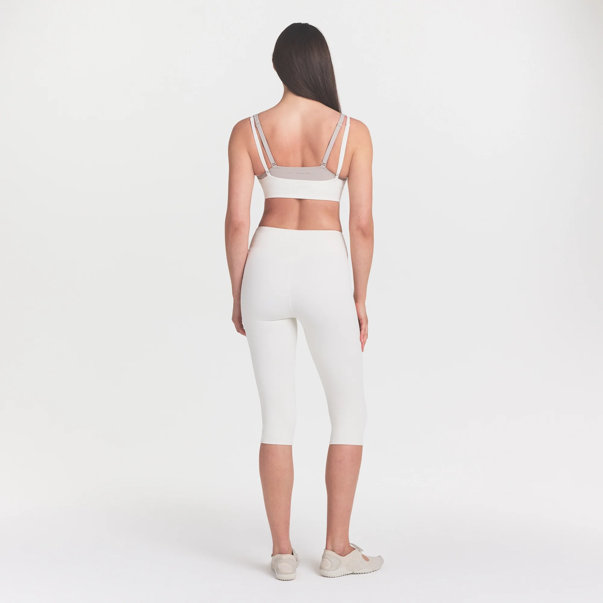NikeSKIMS MATTE CROP 17" LEGGING | IVORY - Image 5