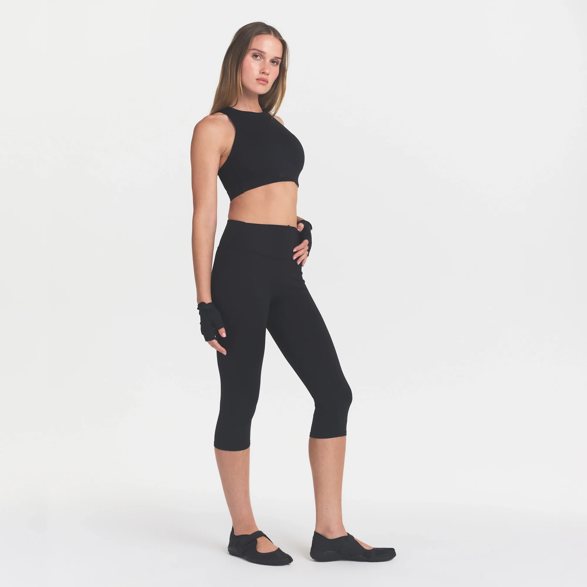 NikeSKIMS MATTE CROP 17" LEGGING | OBSIDIAN - Image 3