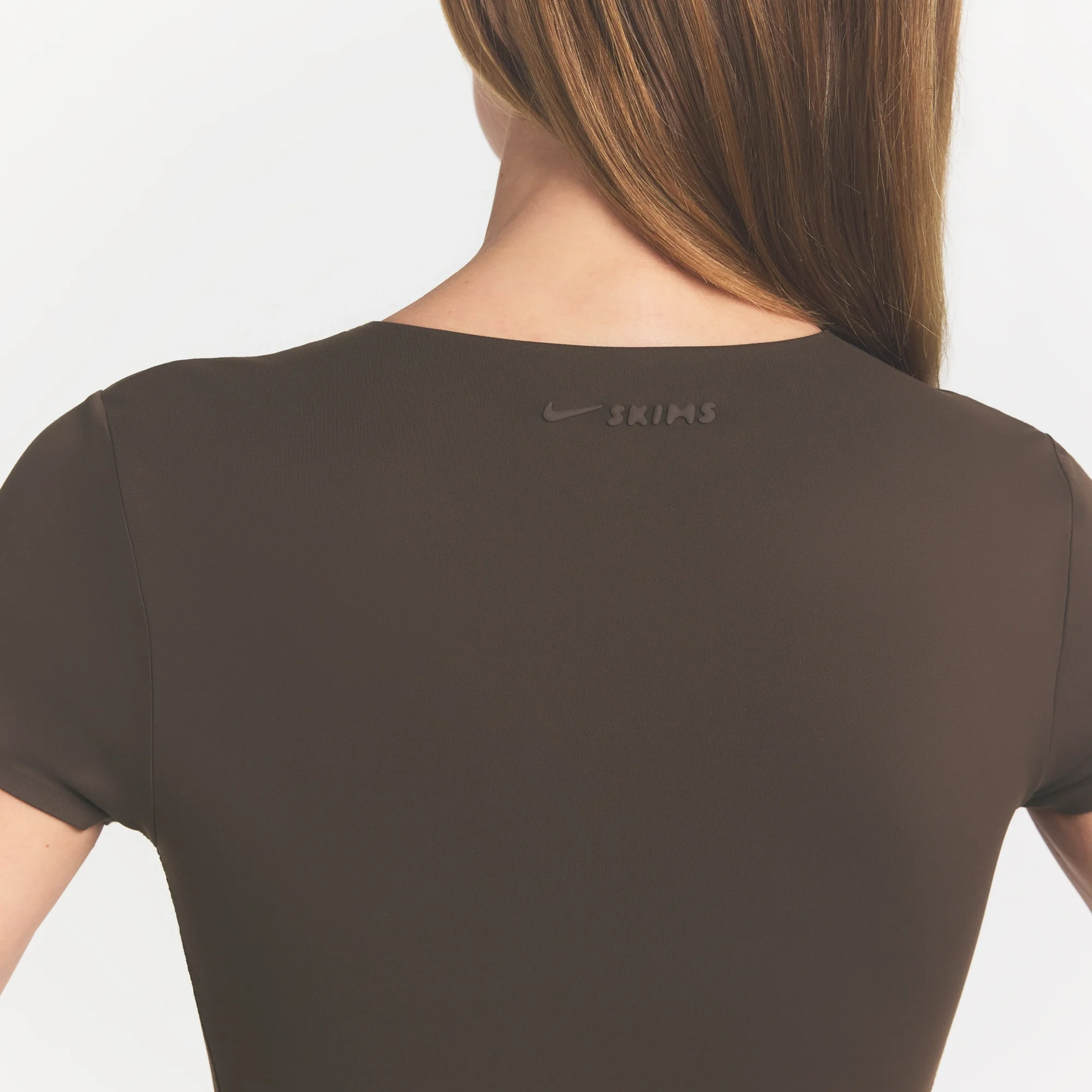 NikeSKIMS MATTE CROPPED CORSET TEE | DARK SEPIA - Image 4
