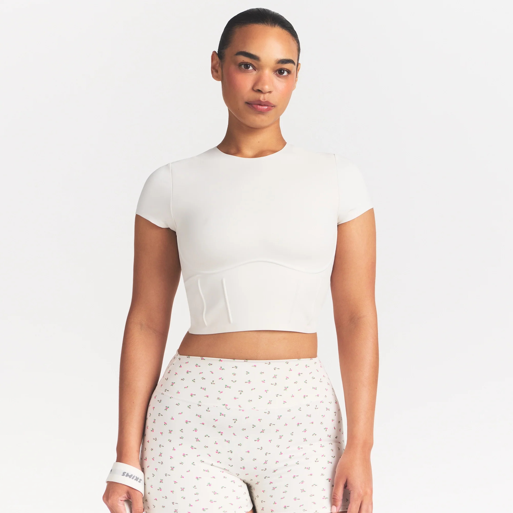 NikeSKIMS MATTE CROPPED CORSET TEE | IVORY - Image 3