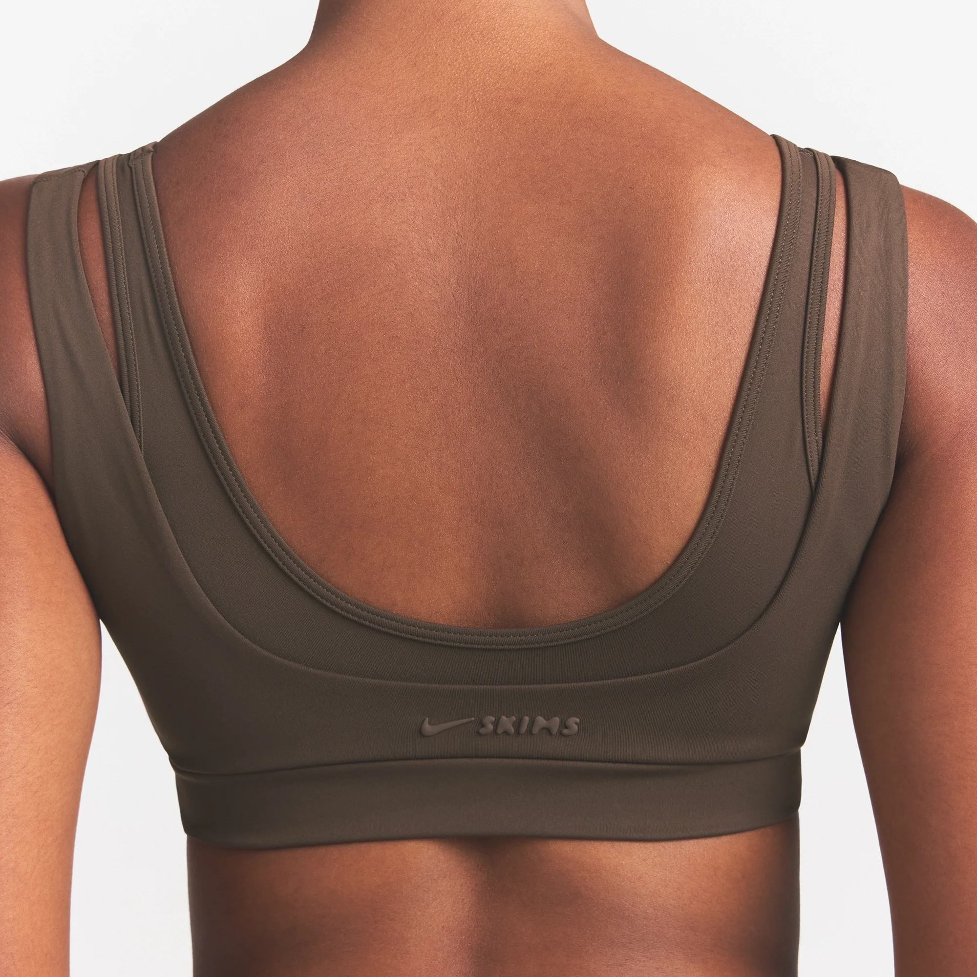 NikeSKIMS MATTE DOUBLE STRAP SCOOP BRA | DARK SEPIA - Image 4