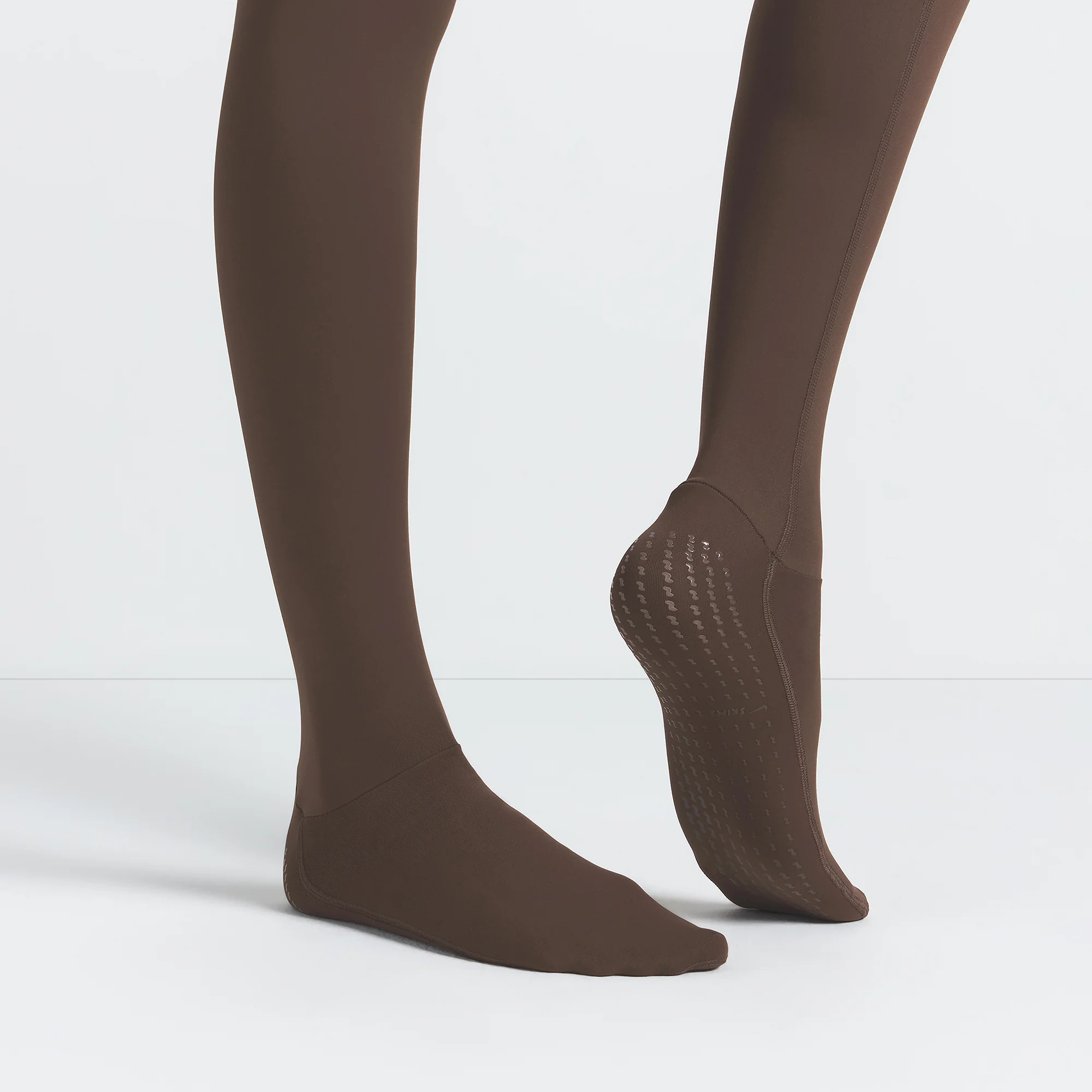 NikeSKIMS MATTE FOOTSIE GRIP LEGGING | DARK SEPIA - Image 3