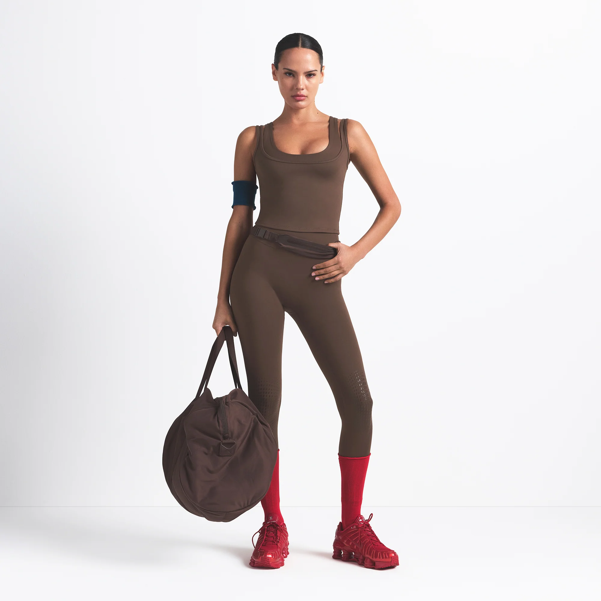 NikeSKIMS MATTE KNEE GRIP 26" LEGGING | DARK SEPIA - Image 2