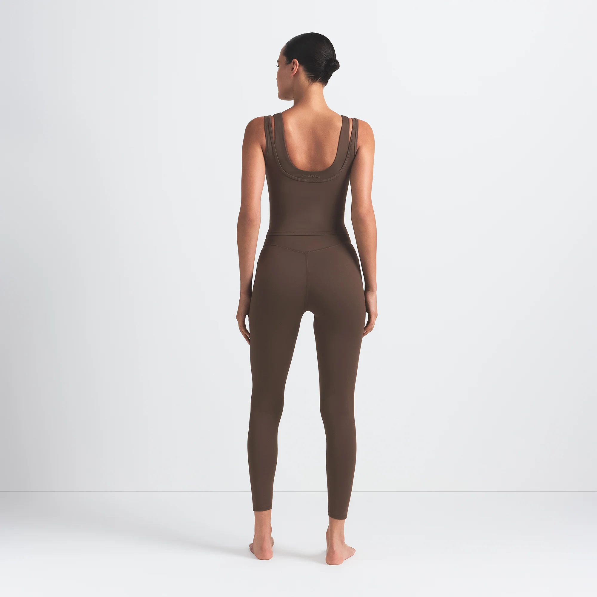 NikeSKIMS MATTE KNEE GRIP 26" LEGGING | DARK SEPIA - Image 7