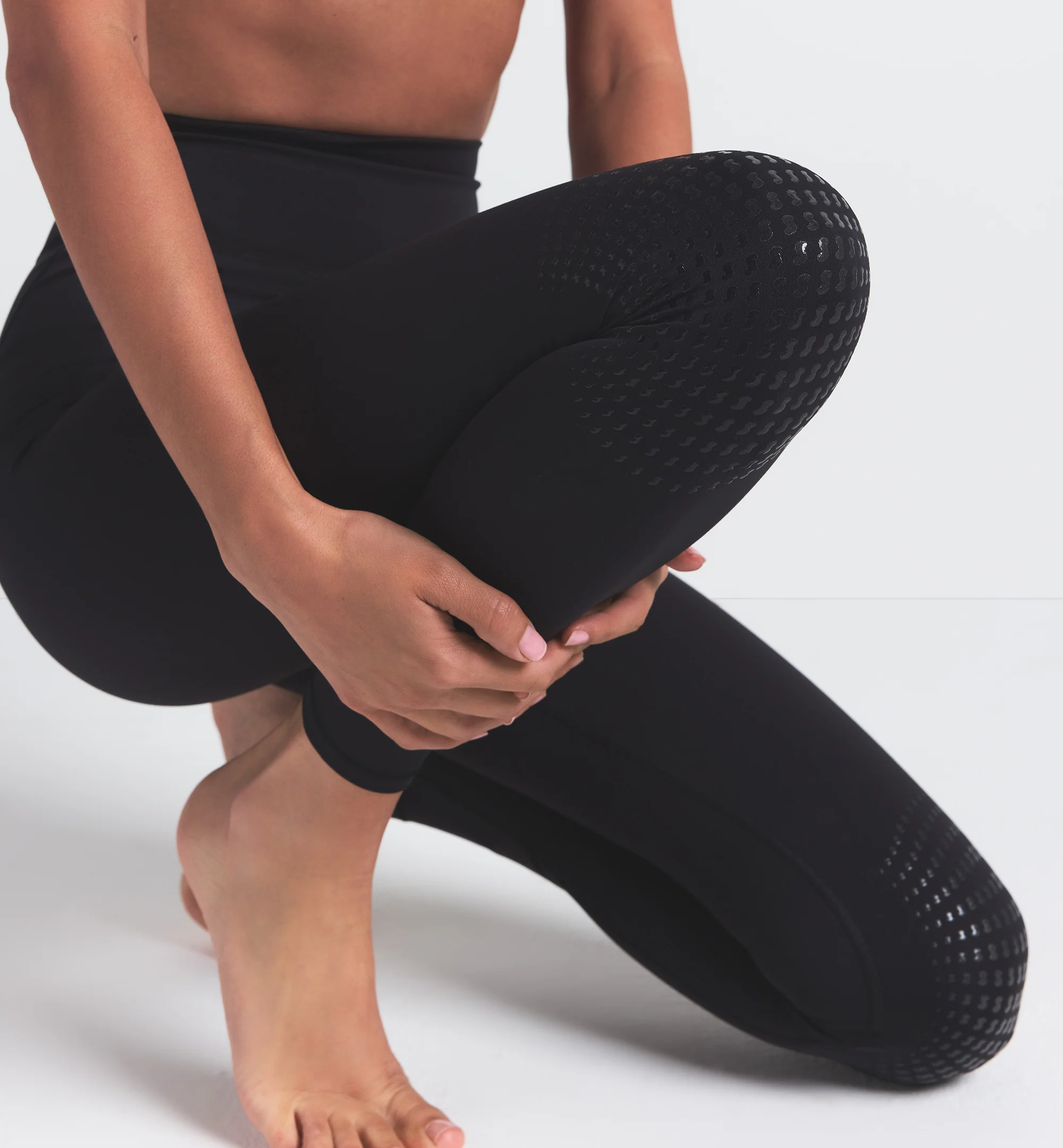 NikeSKIMS MATTE KNEE GRIP 26" LEGGING | OBSIDIAN - Image 3