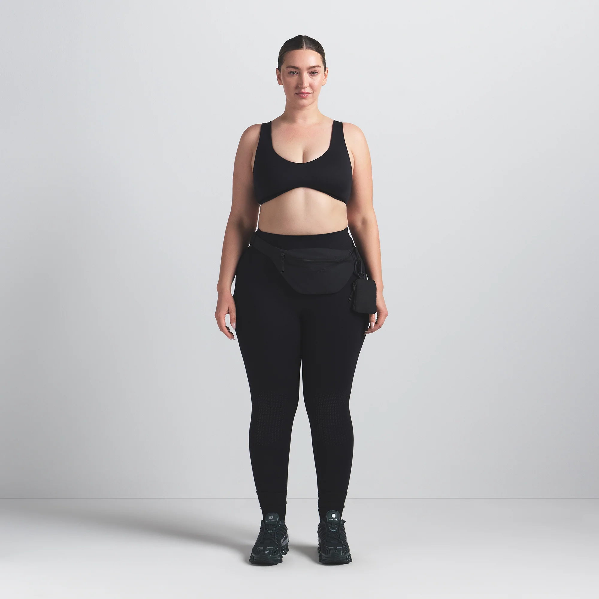 NikeSKIMS MATTE KNEE GRIP 26" LEGGING | OBSIDIAN - Image 6