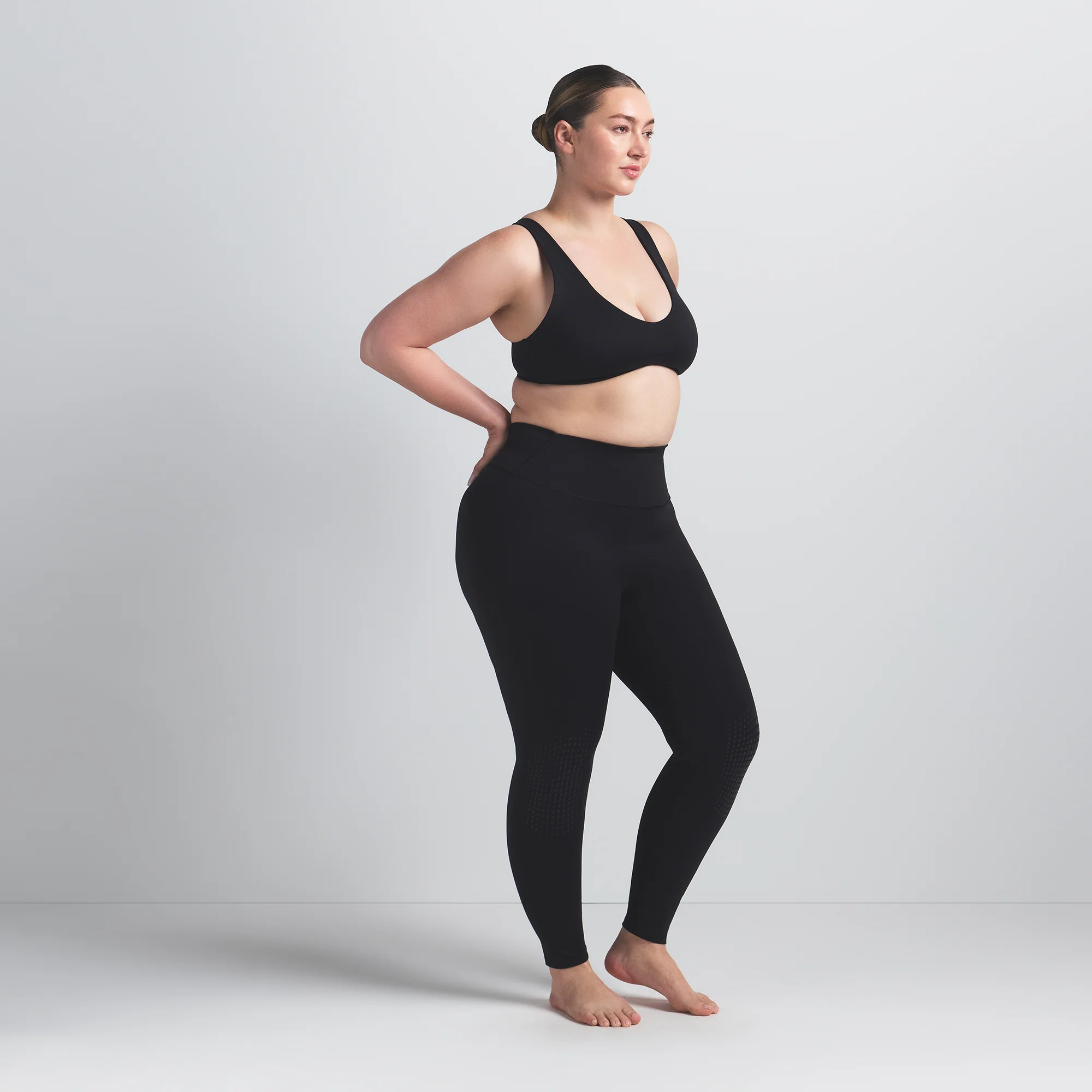 NikeSKIMS MATTE KNEE GRIP 26" LEGGING | OBSIDIAN - Image 7