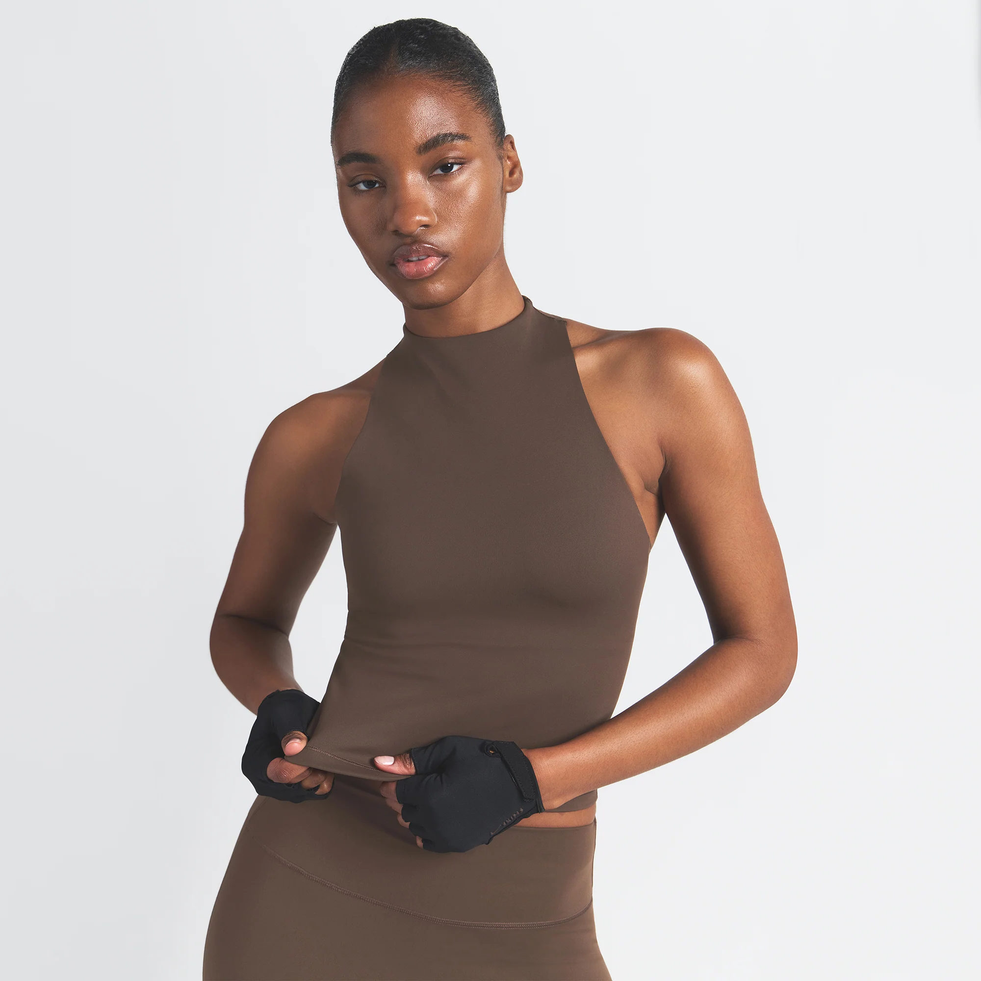 NikeSKIMS MATTE MOCK NECK RACER TANK | DARK SEPIA - Image 3