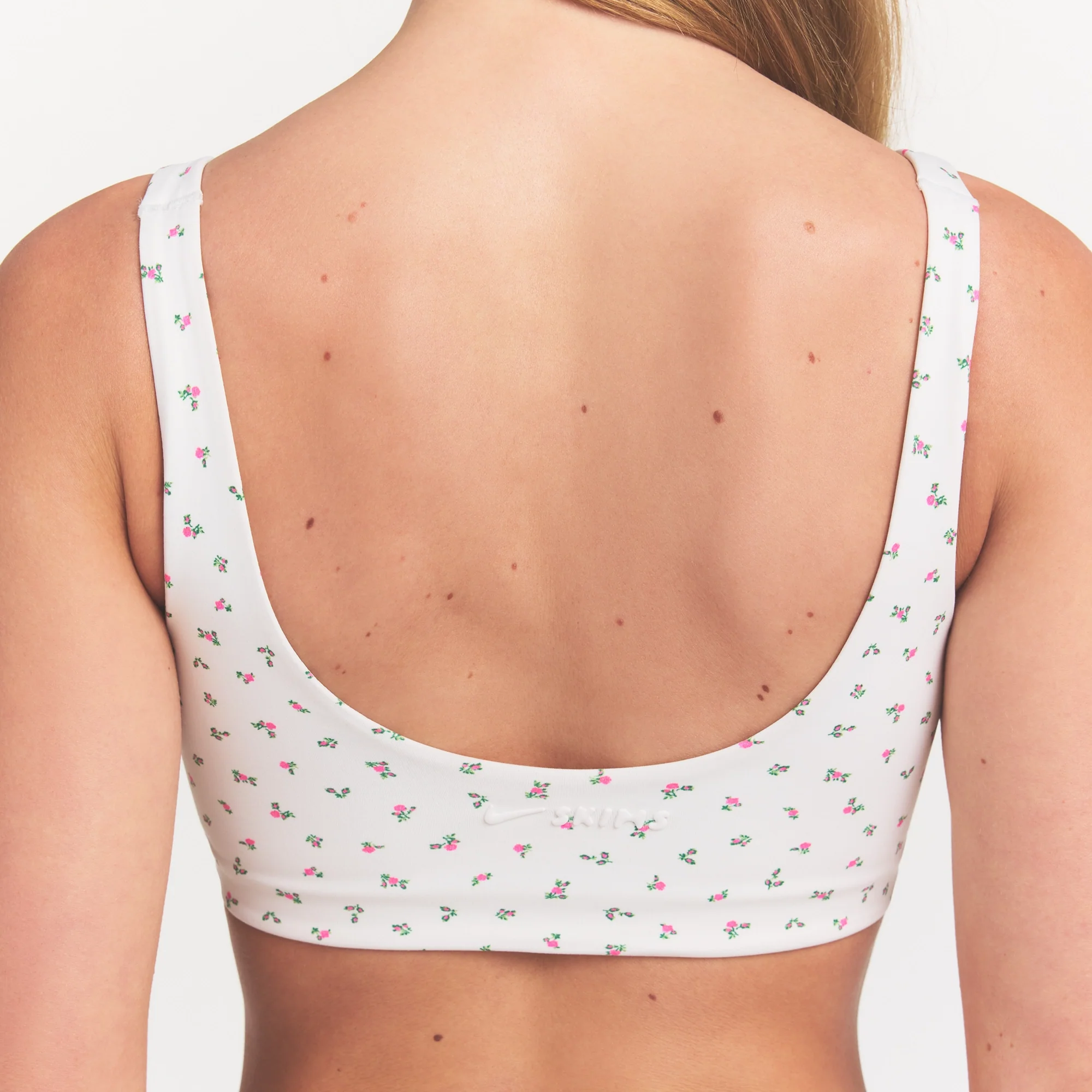 NikeSKIMS MATTE SCOOP NECK BRA | DITSY FLORAL PRINT - Image 4
