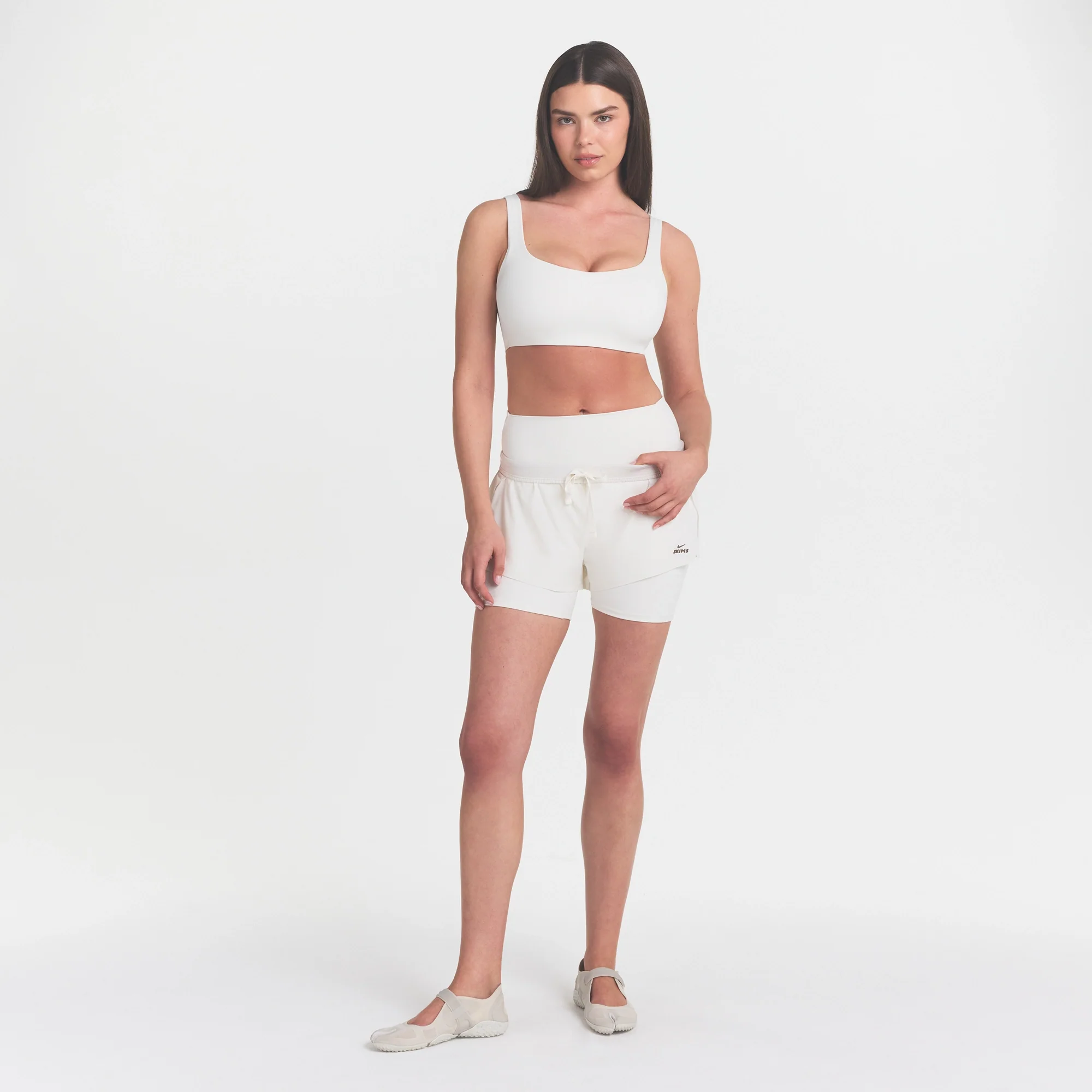NikeSKIMS MATTE SCOOP NECK BRA | IVORY - Image 2