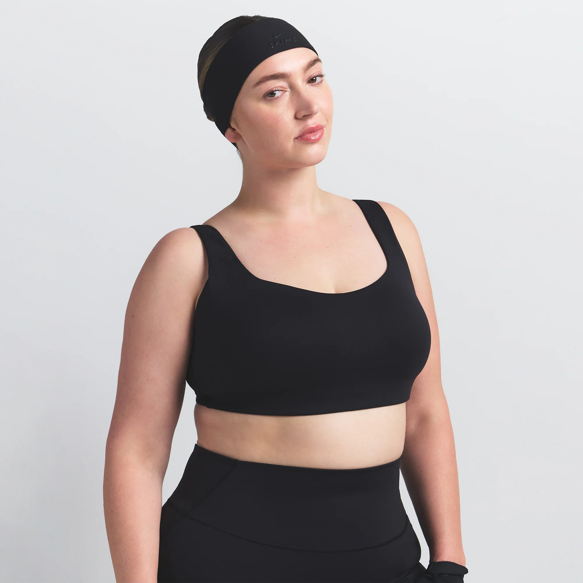 NikeSKIMS MATTE SCOOP NECK BRA | OBSIDIAN - Image 6