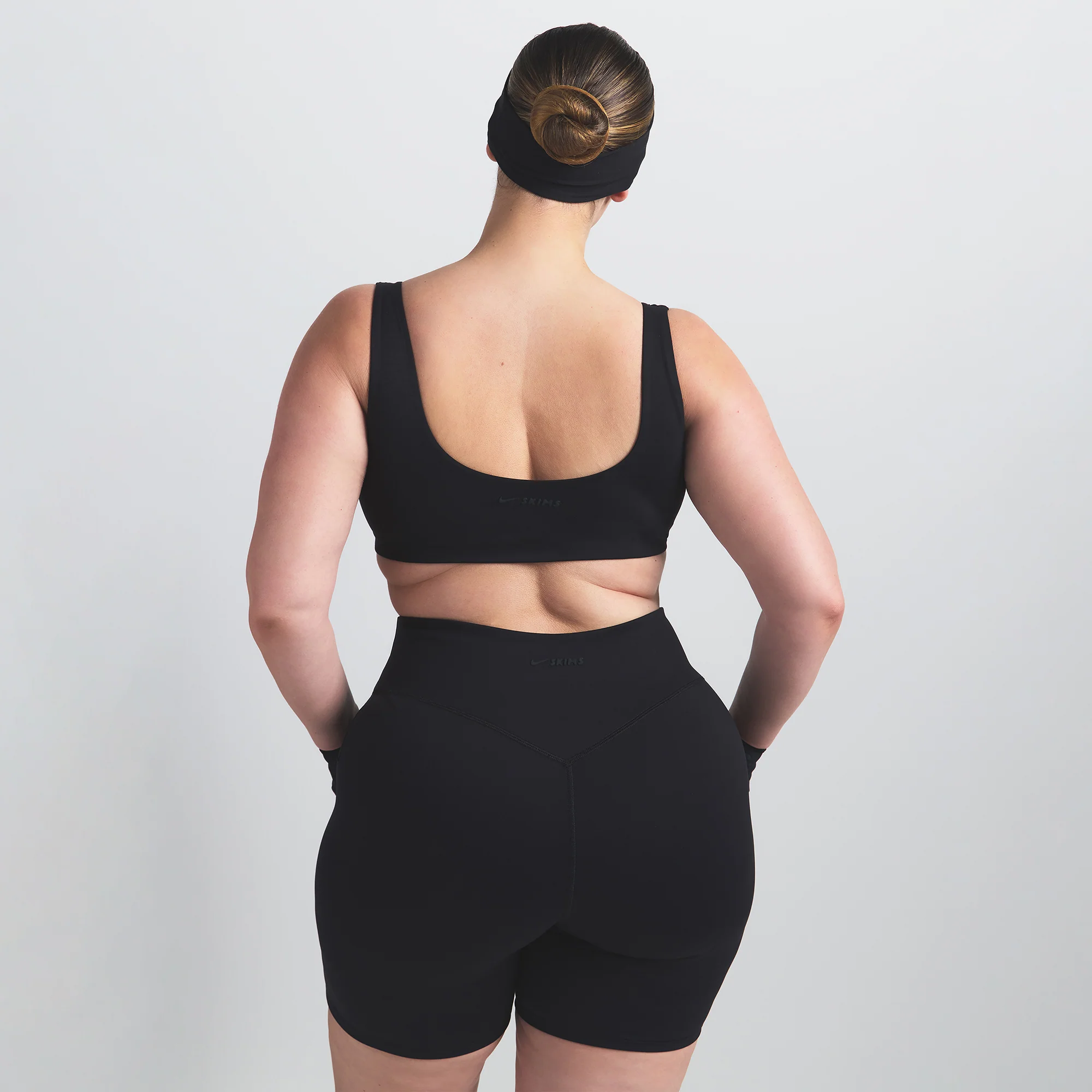 NikeSKIMS MATTE SCOOP NECK BRA | OBSIDIAN - Image 7