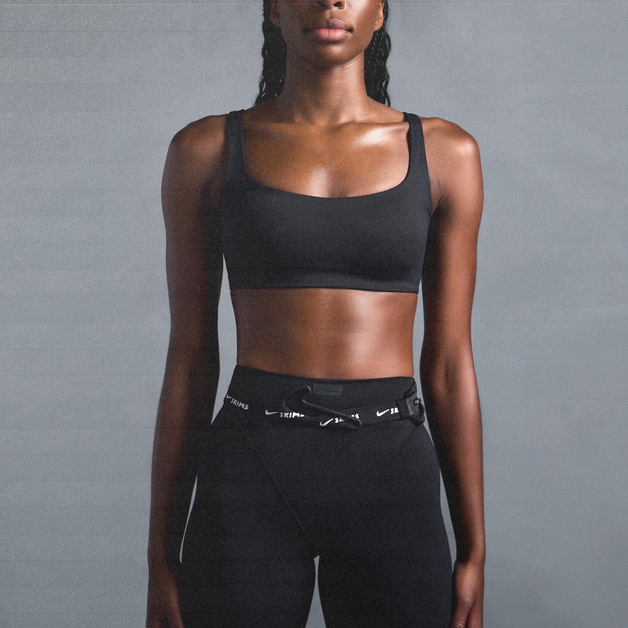 NikeSKIMS MATTE SCOOP NECK BRA | OBSIDIAN - Image 9