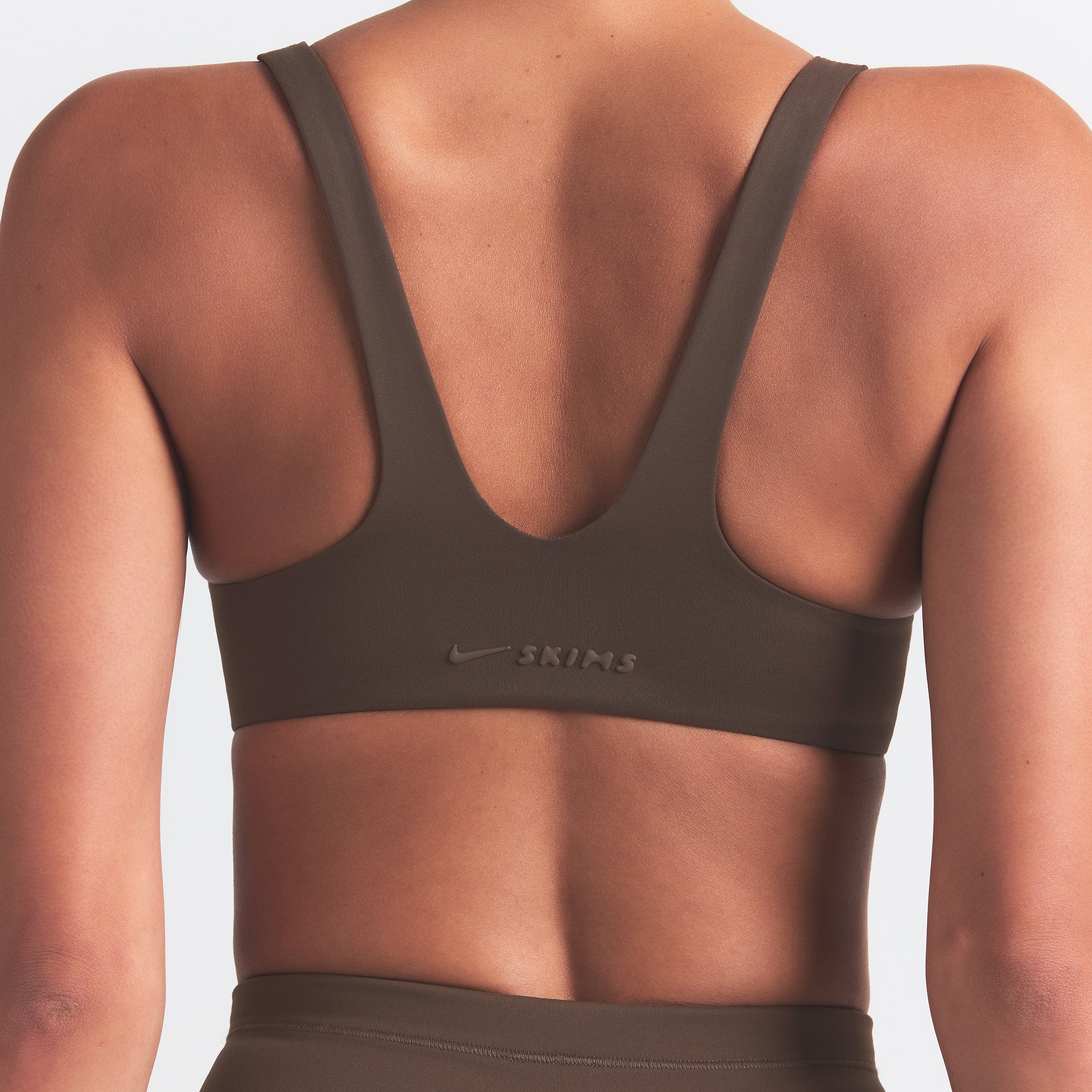 NikeSKIMS MATTE SHAPING SCOOP BRA | DARK SEPIA - Image 4