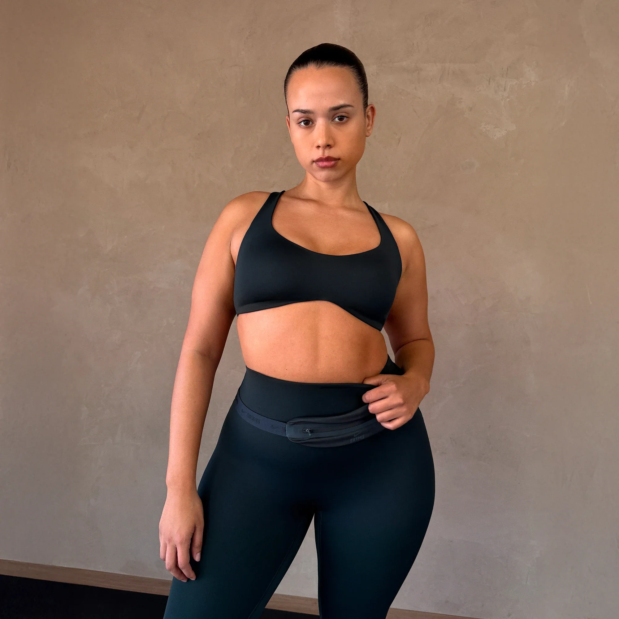 NikeSKIMS MATTE SHAPING SCOOP BRA | OBSIDIAN - Image 9