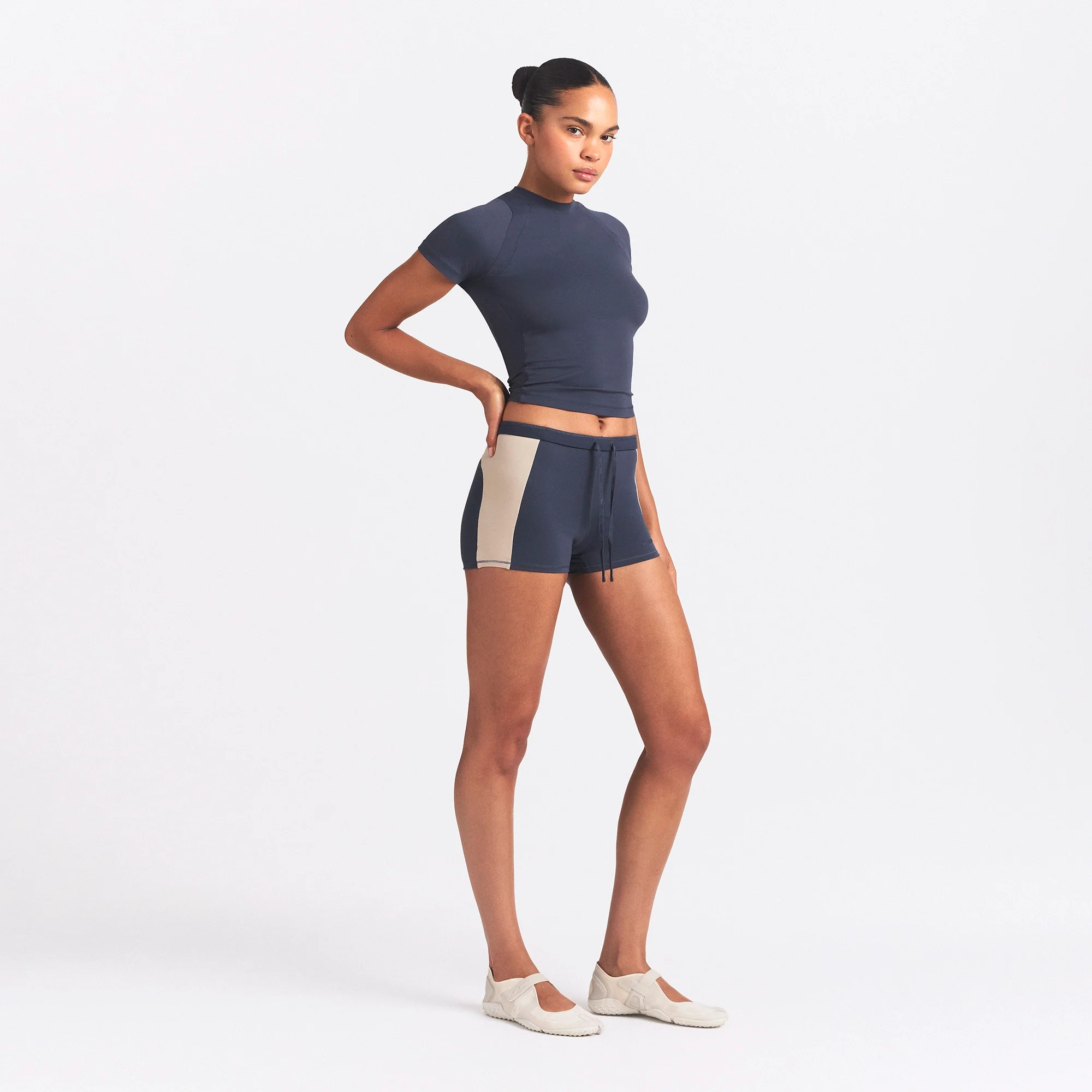 NikeSKIMS MATTE SHINE MIX 2" SHORT | DEEP ROYAL AND STONE - Image 2