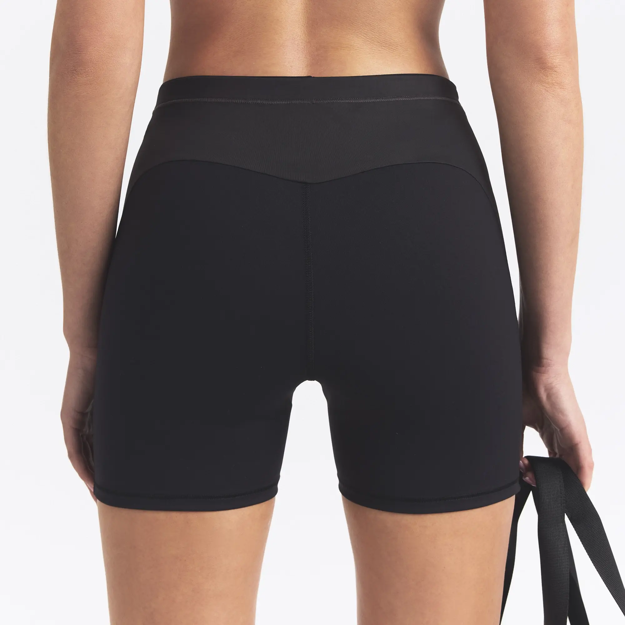NikeSKIMS MATTE SHINE MIX 5" BIKER SHORT | OBSIDIAN AND IGNEOUS - Image 4