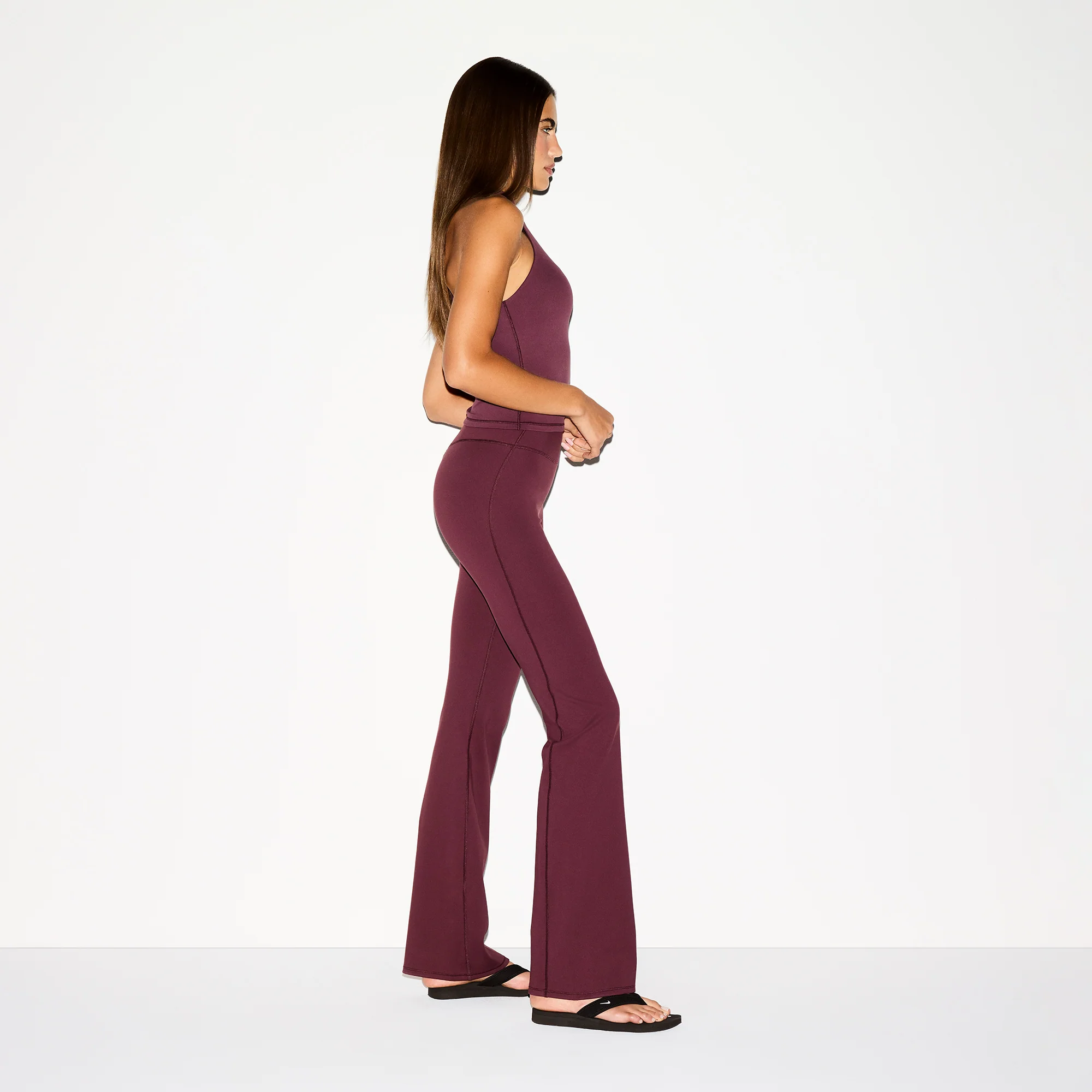 NikeSKIMS MATTE SLIM FLARE LEGGING | CURRANT - Image 5