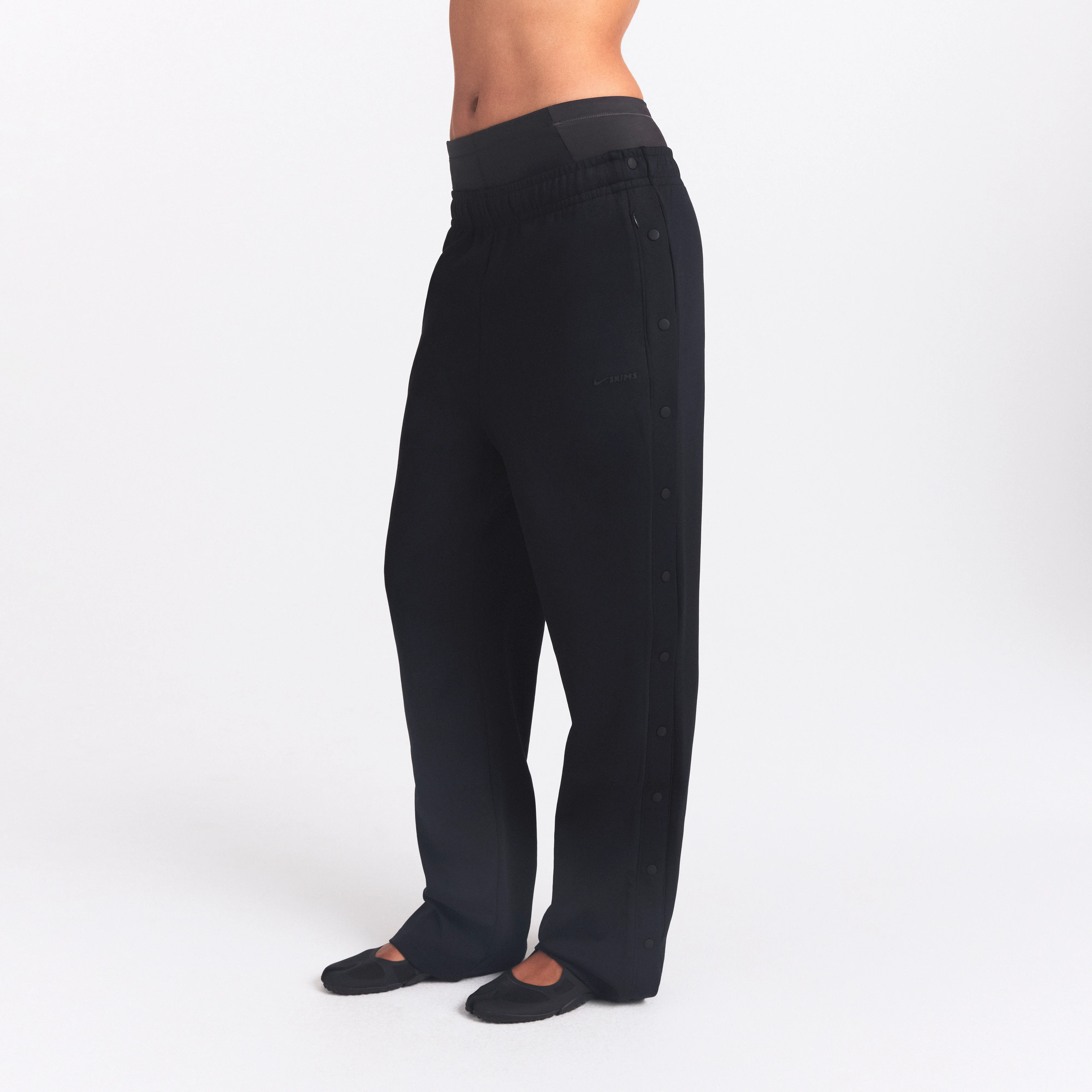 NikeSKIMS MATTE TRICOT SIDE SNAPS PANT | OBSIDIAN - Image 4