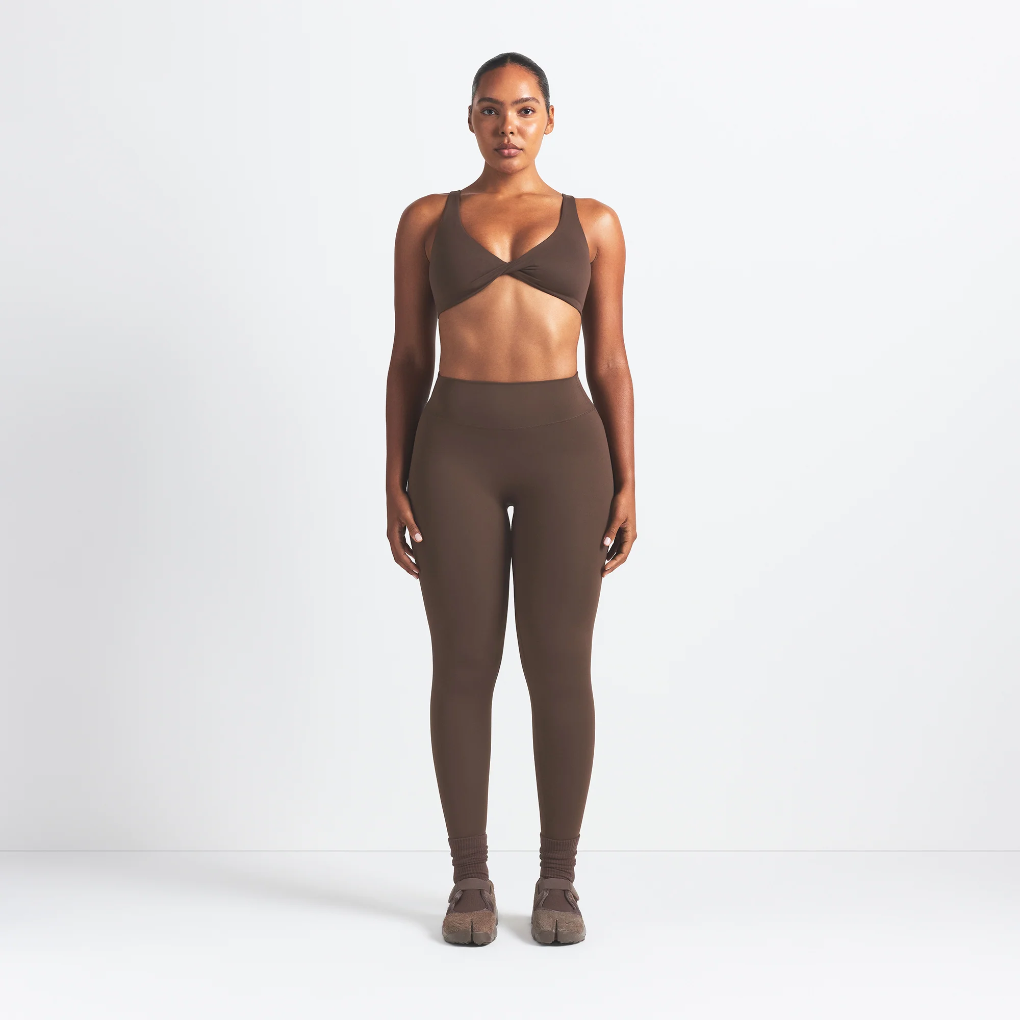 NikeSKIMS MATTE TWIST-FRONT BRA | DARK SEPIA - Image 2
