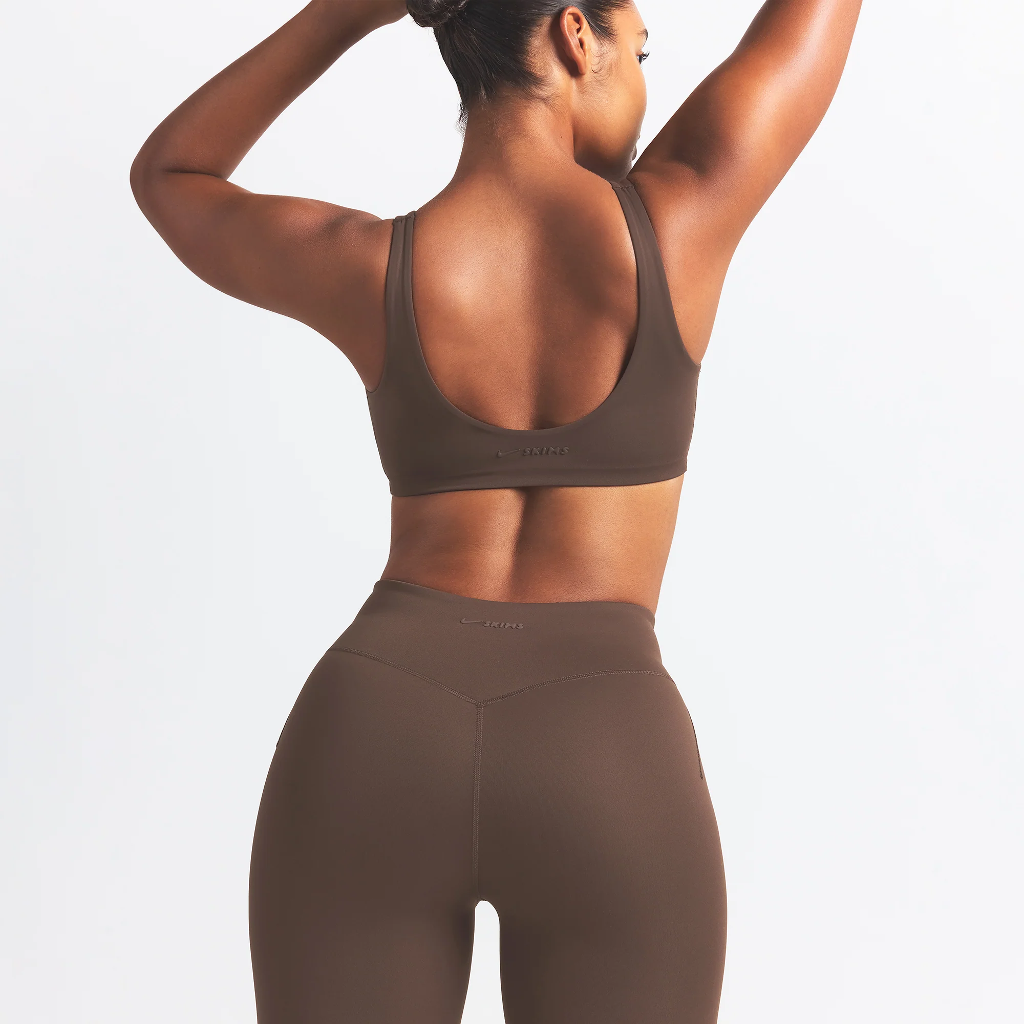 NikeSKIMS MATTE TWIST-FRONT BRA | DARK SEPIA - Image 4