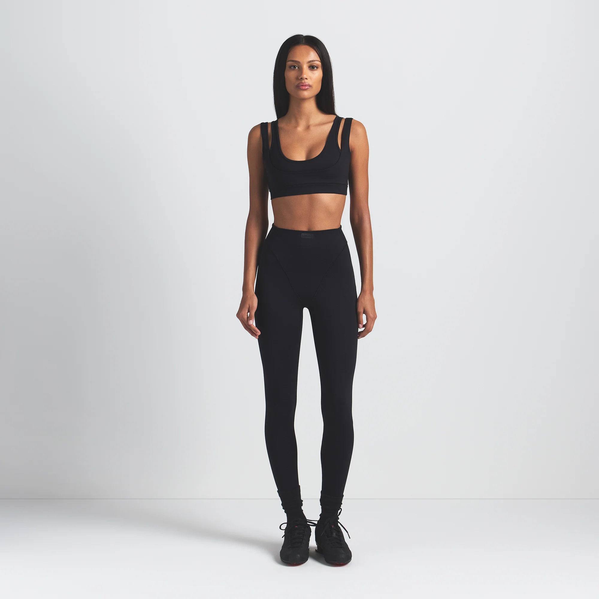 NikeSKIMS MATTE V-LINE 26" LEGGING | OBSIDIAN - Image 2