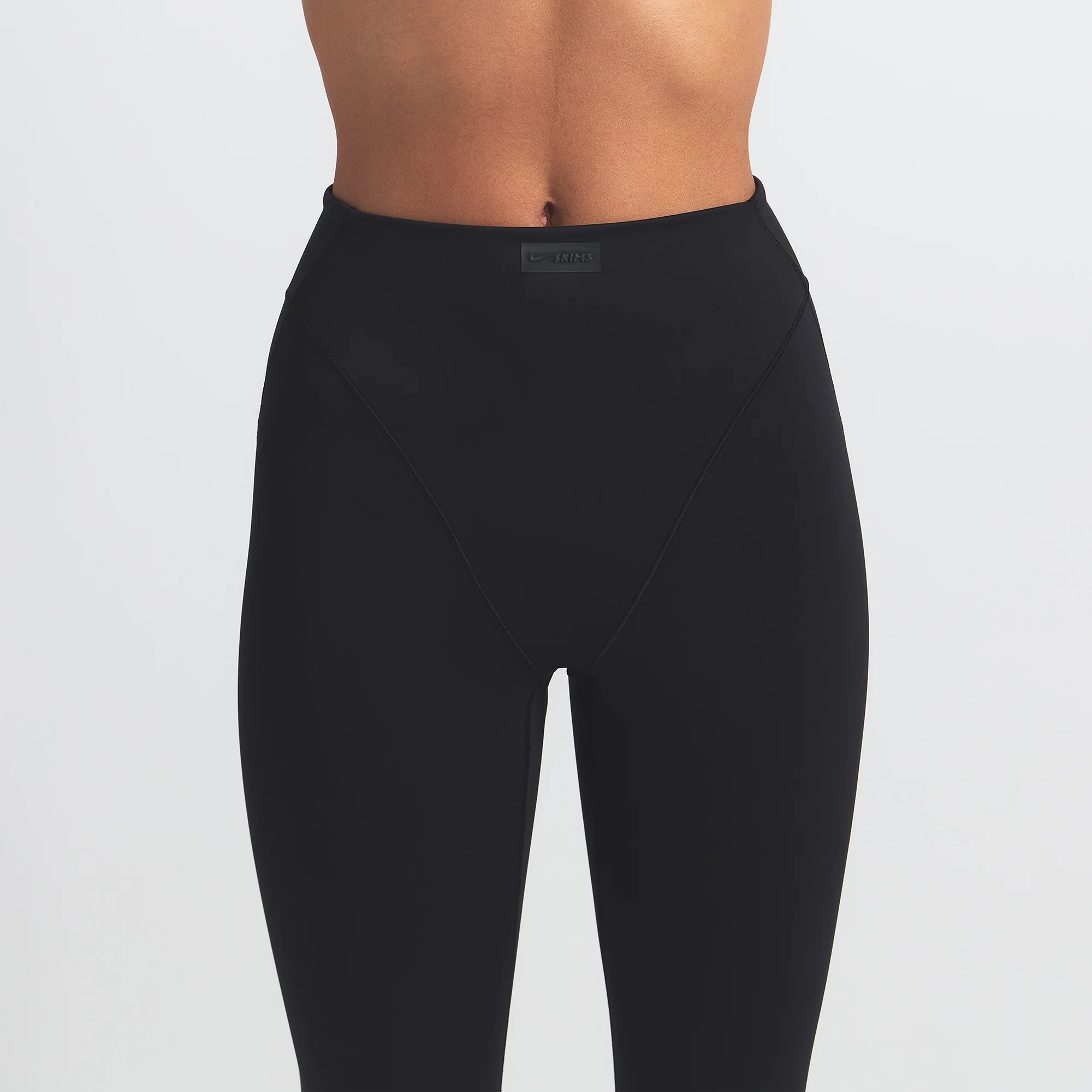 NikeSKIMS MATTE V-LINE 26" LEGGING | OBSIDIAN - Image 3