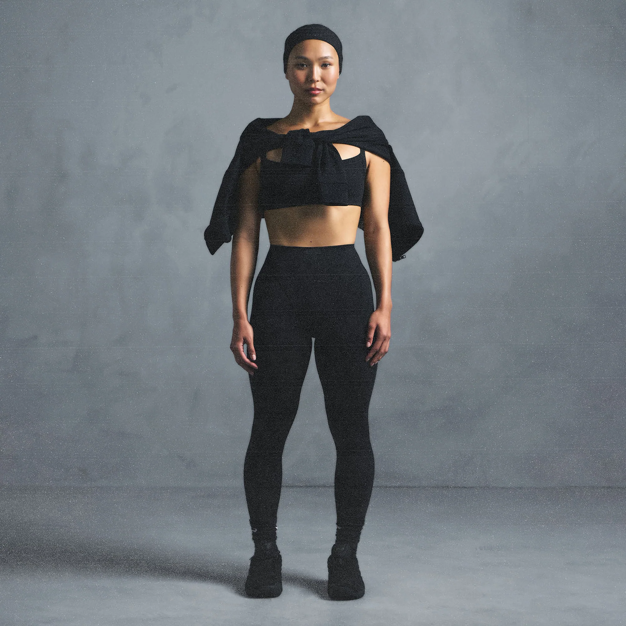 NikeSKIMS MATTE V-LINE 26" LEGGING | OBSIDIAN - Image 8