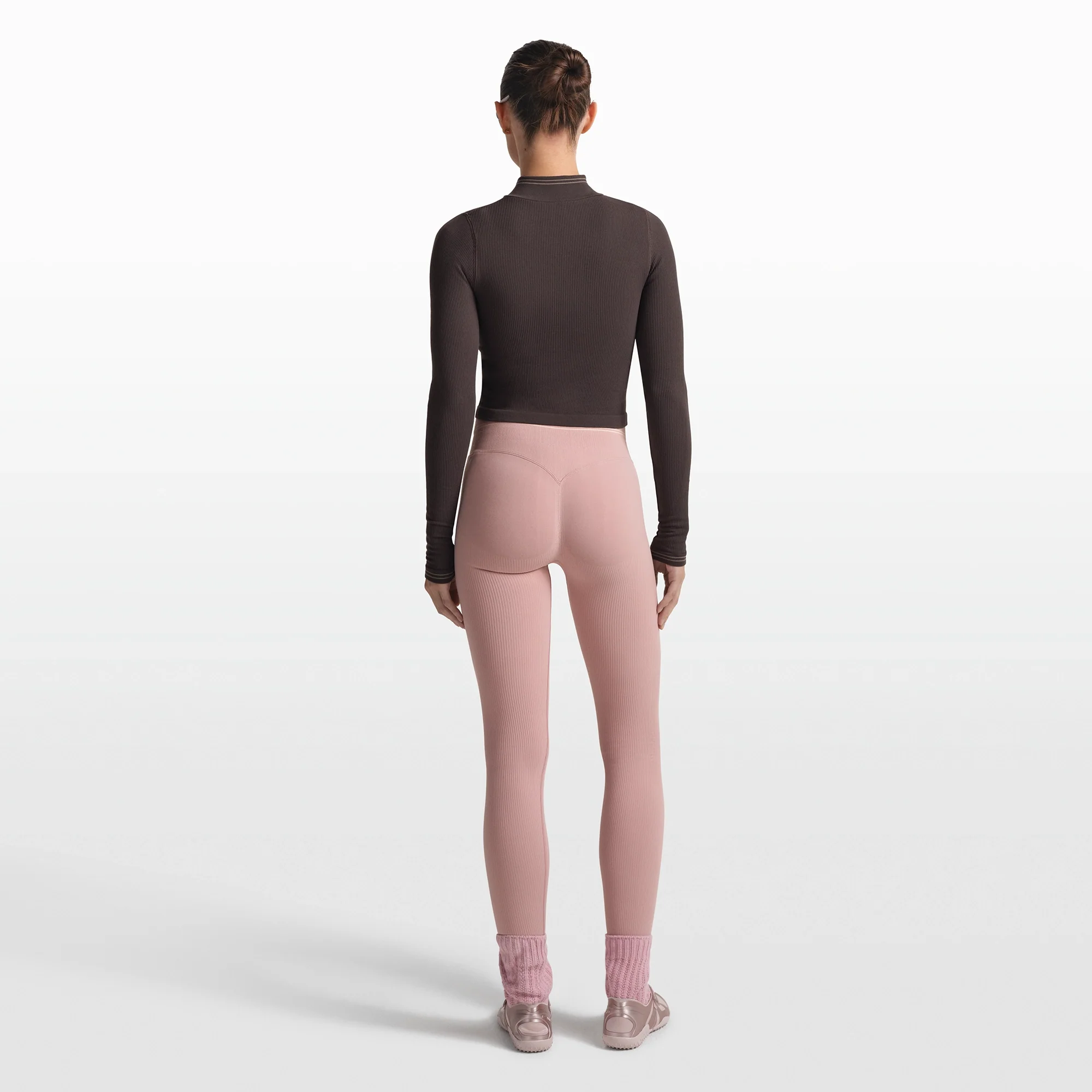 NikeSKIMS RIBBED SEAMLESS 26" LEGGING | HIMALAYAN - Image 6
