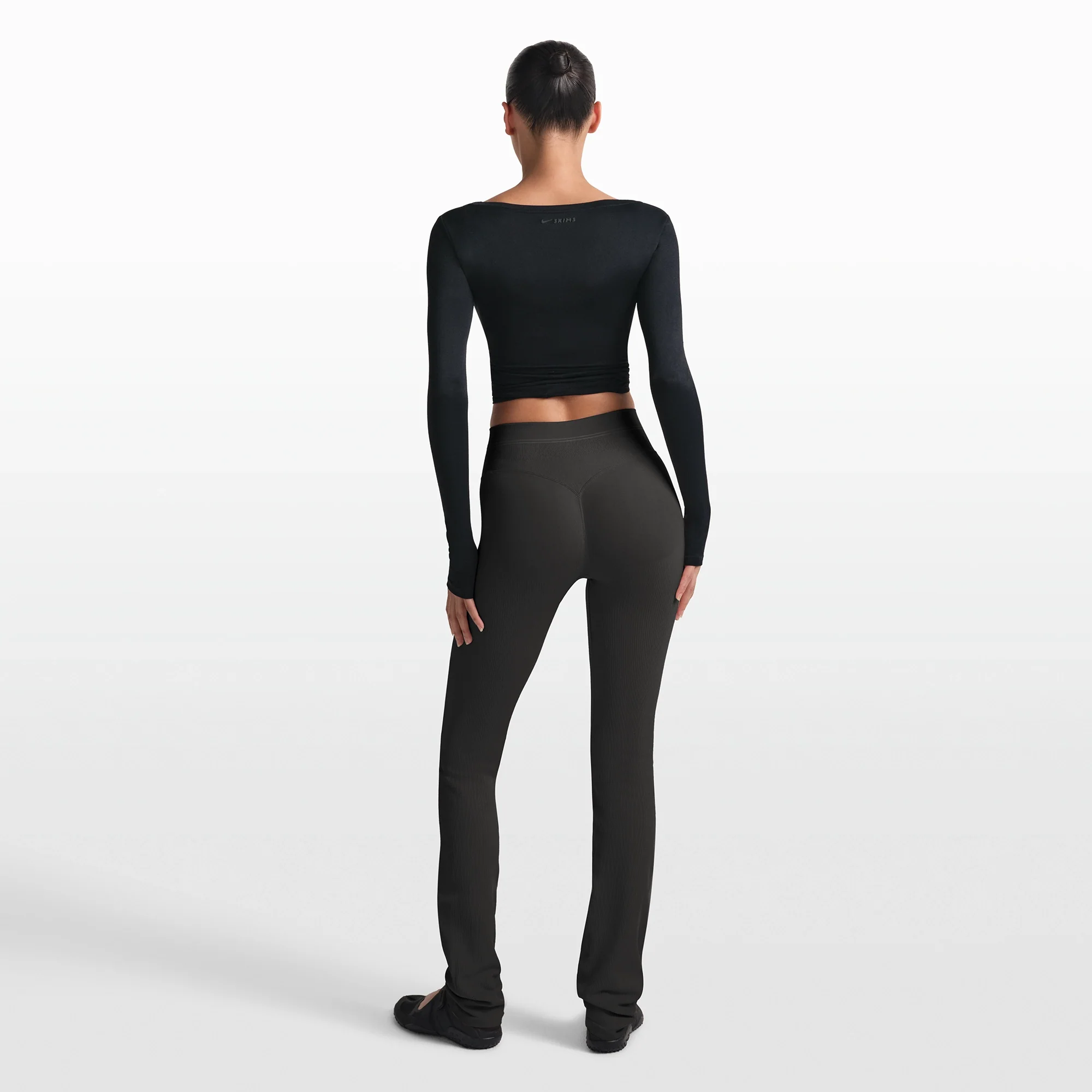 NikeSKIMS RIBBED SEAMLESS 34" STRAIGHT LEGGING | OBSIDIAN - Image 6